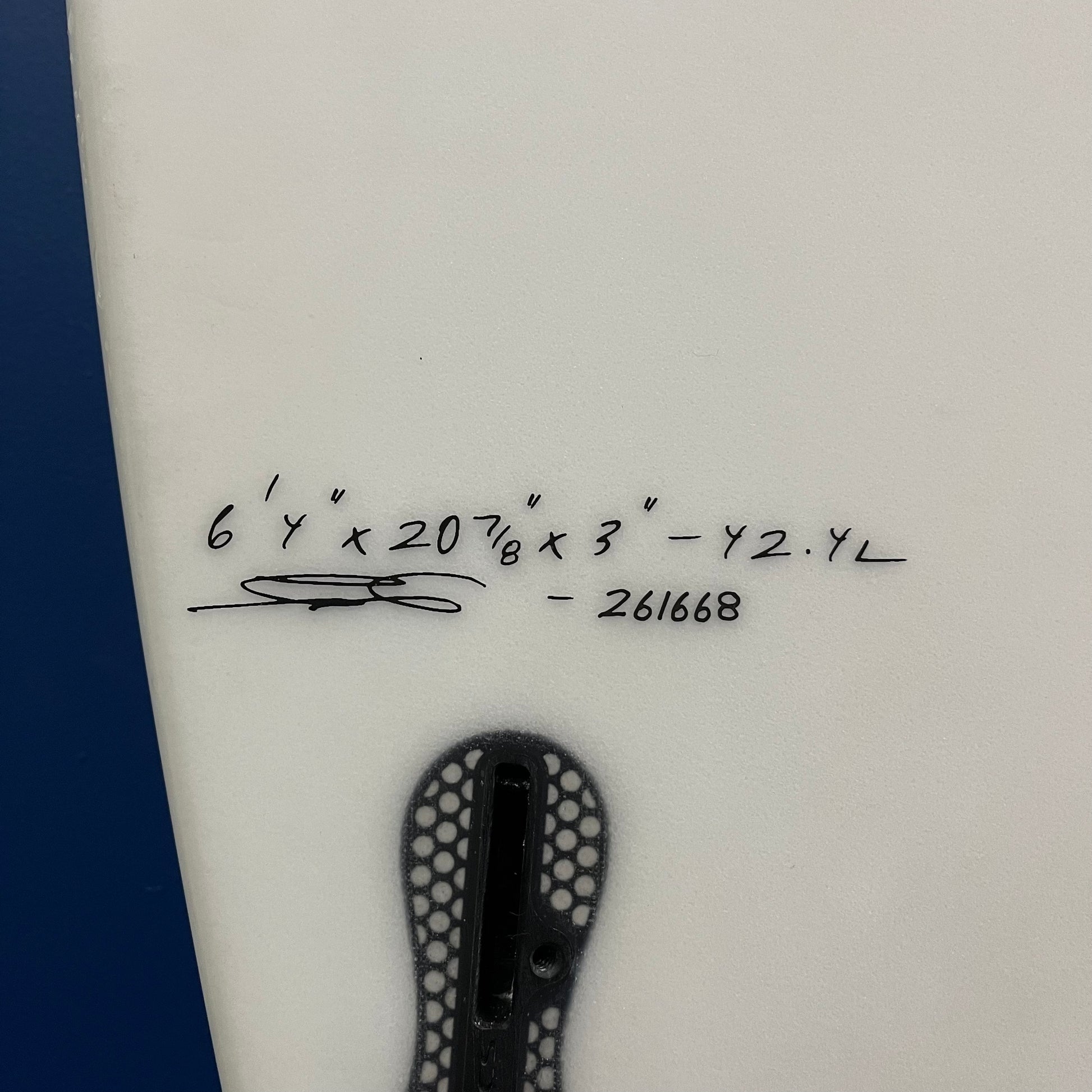 JS Industries Monstabox 2020 6'4" secondhand surfboard dimensions close-up