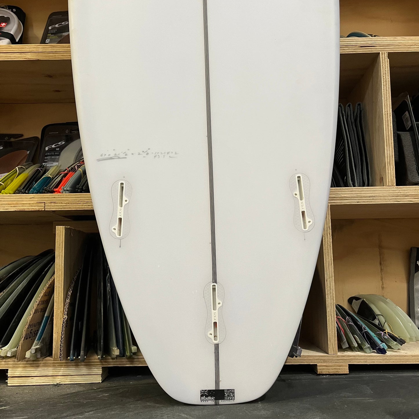 JS Industries Monsta Box 6'7" secondhand surfboard fin box close-up