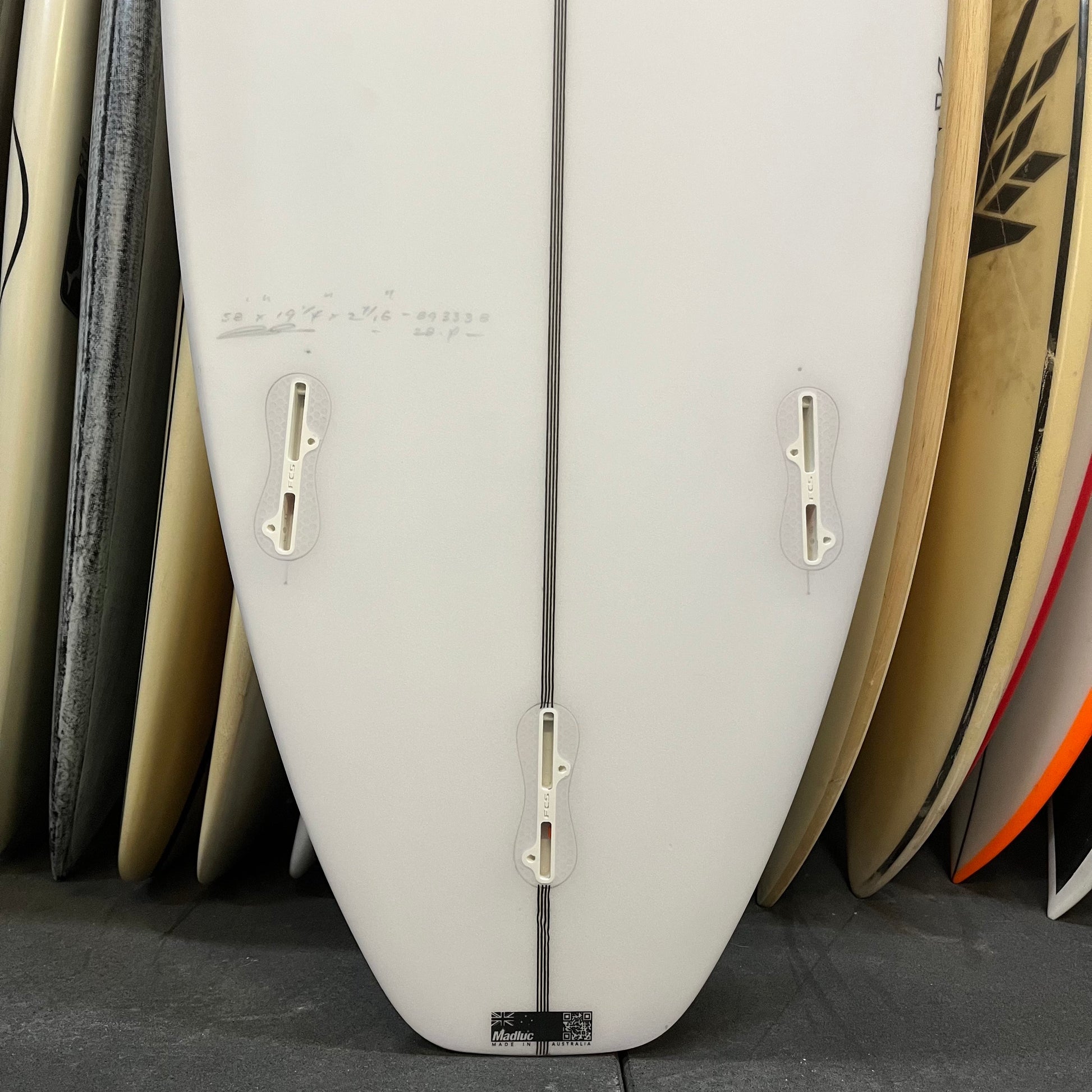 JS Industries Xero Gravity 5'8" secondhand surfboard fin box close-up