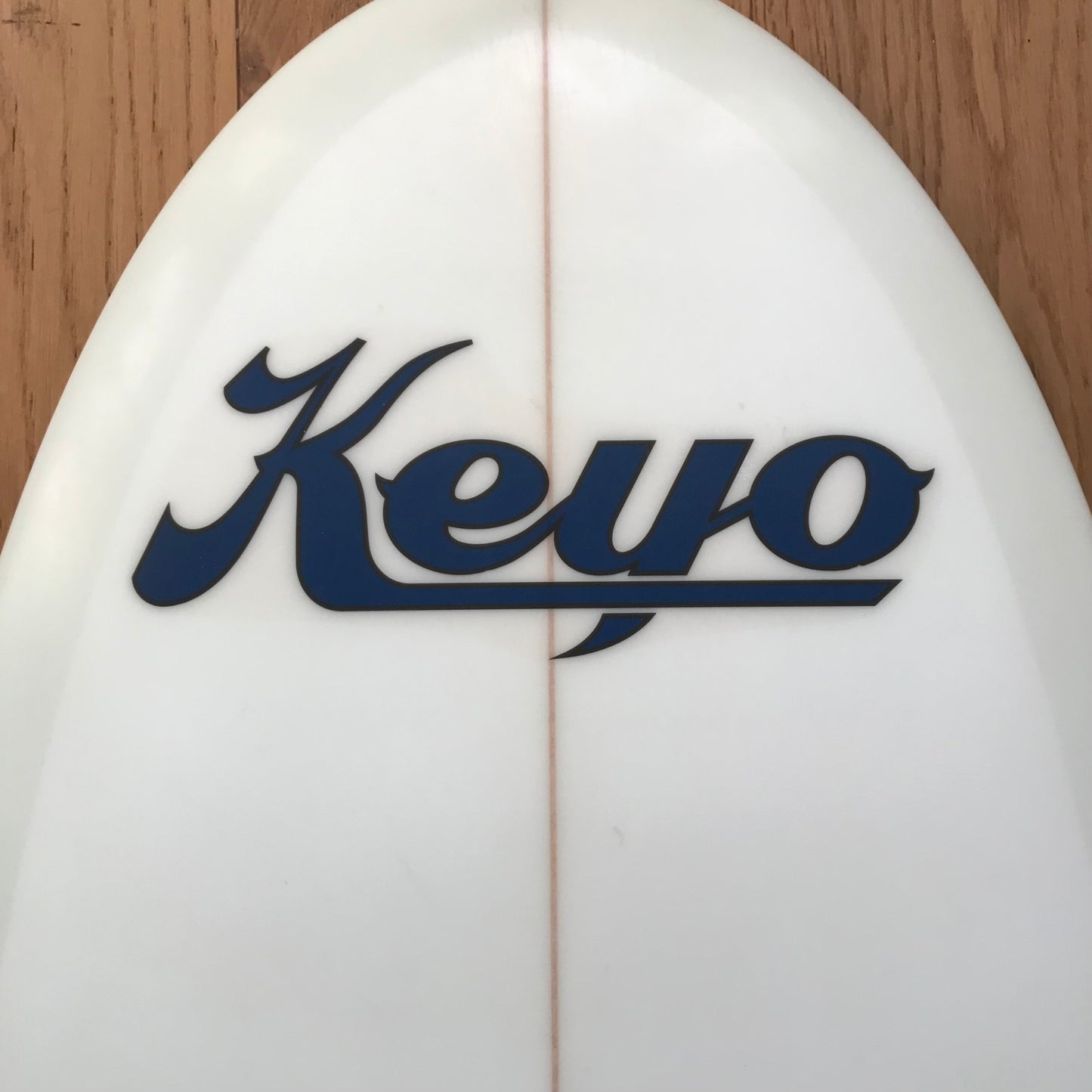 Keyo Egg displacement hull 6'8" secondhand surfboard brand logo close-up