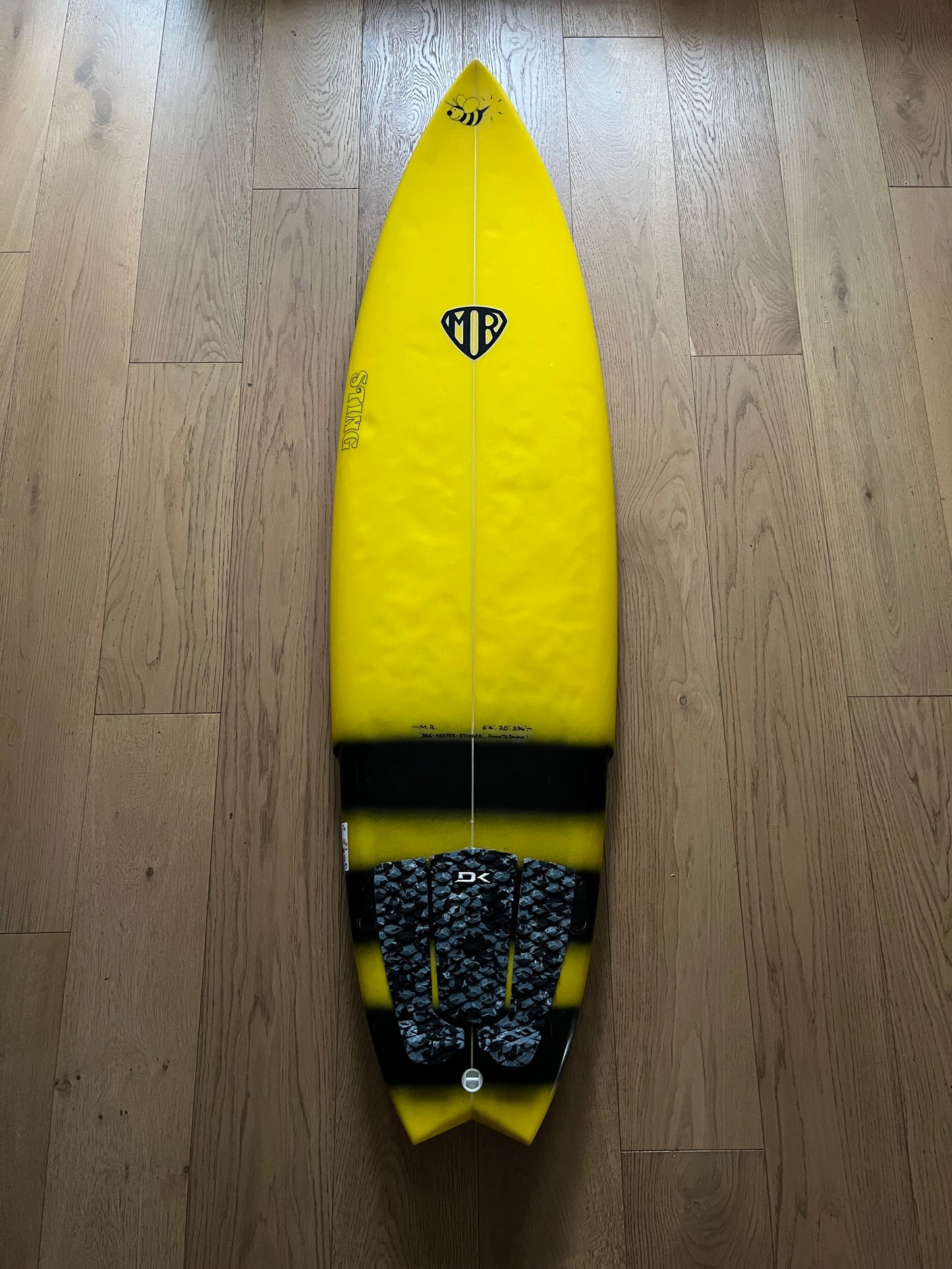 Mark Richards Surfboards Da Sting FCS1 tri 6'4" secondhand surfboard top view