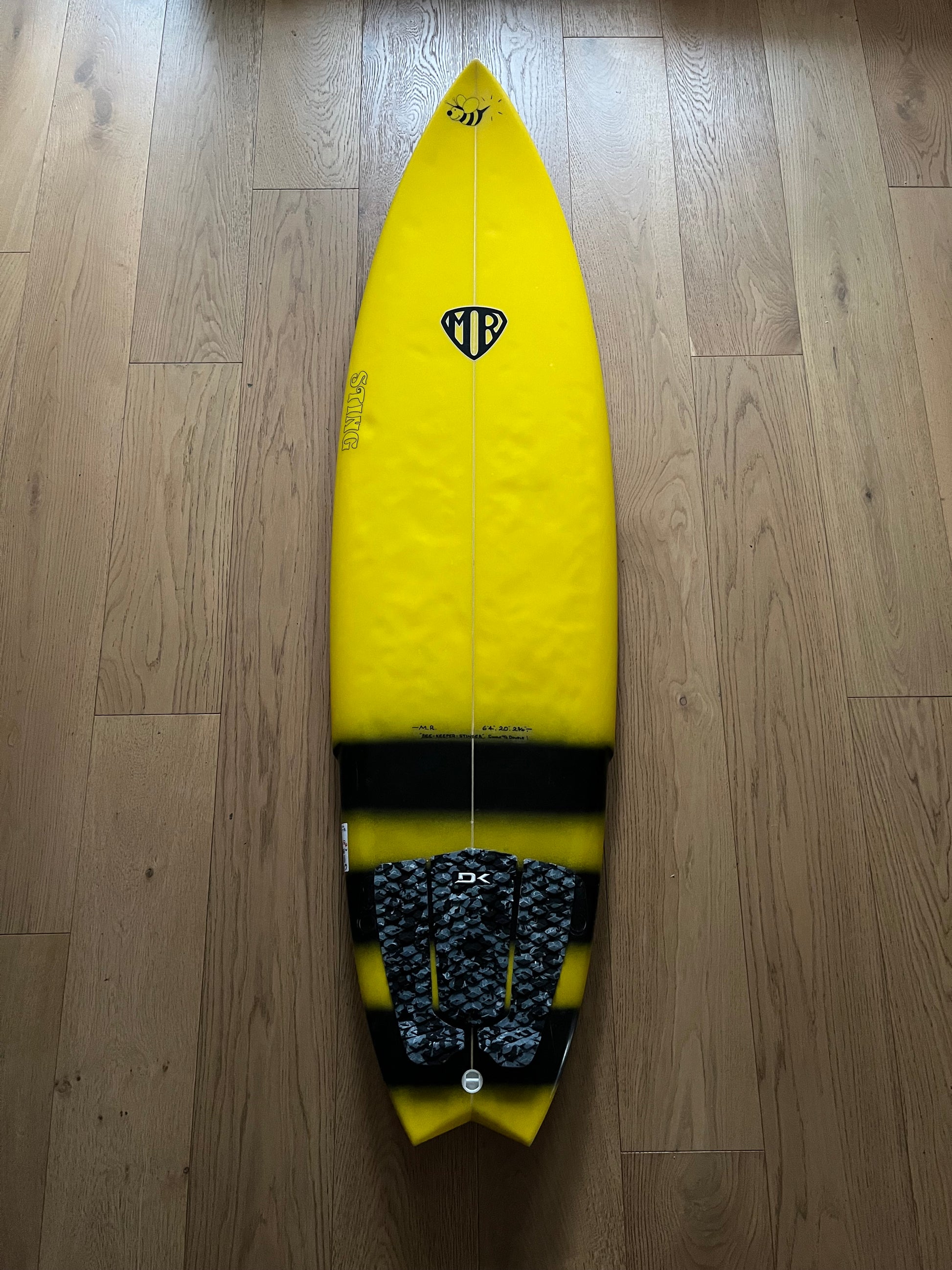 Mark Richards Surfboards Da Sting FCS1 tri 6'4" secondhand surfboard top view