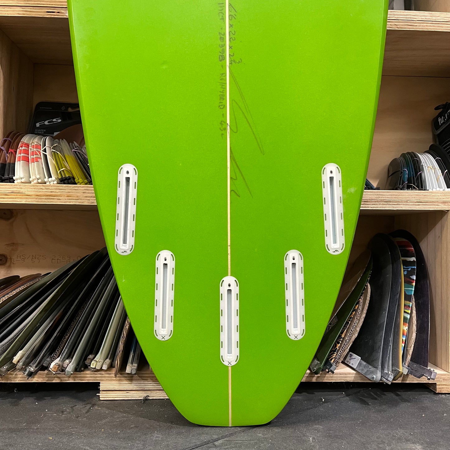 Maurice Cole RV Hybrid 6'6" handmade surfboard fins close-up