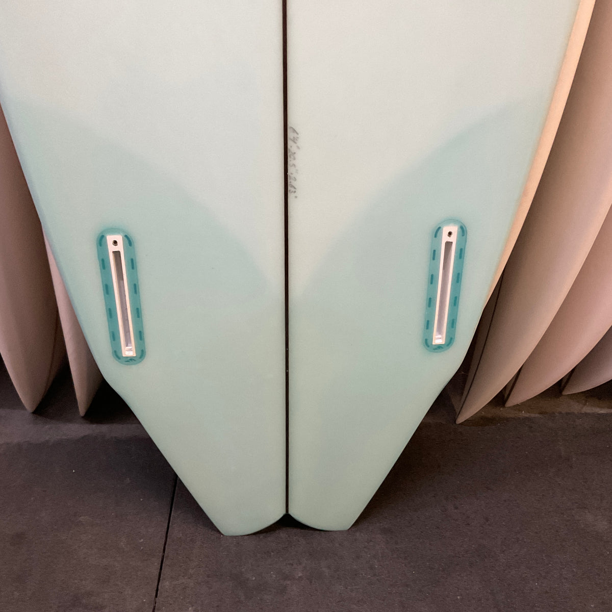MOTE Alta 6'4"secondhand surfboards fin box close-up
