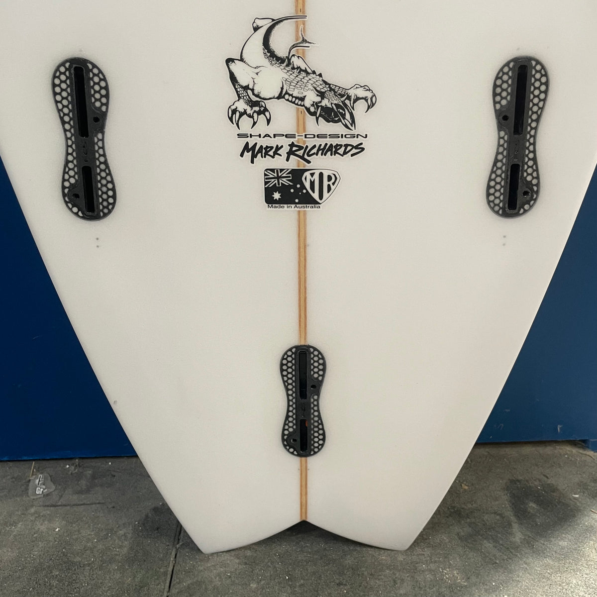 MR Mid Length Swallow Twin + 1 7'4" secondhand surfboards fin box close-up