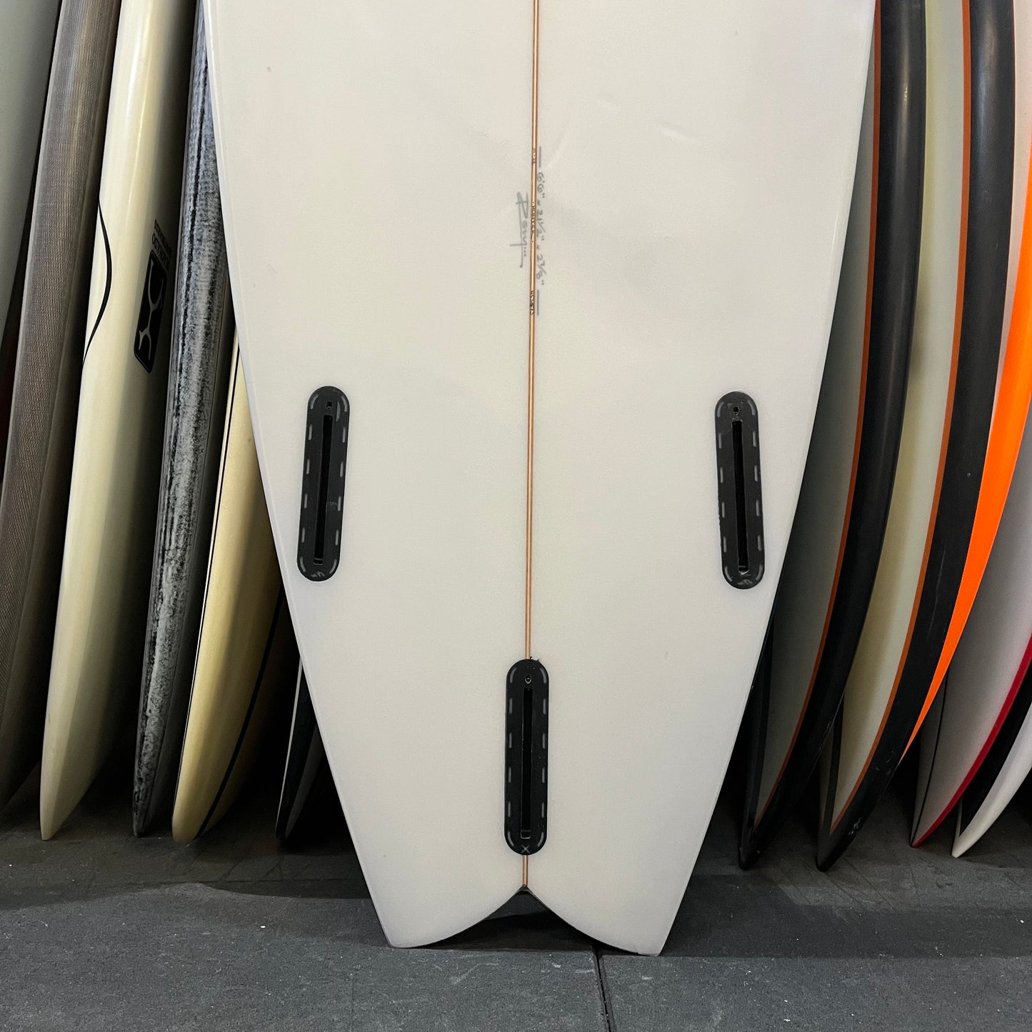 Oke Surfboards Fish 6'6" secondhand surfboard fin box close-up