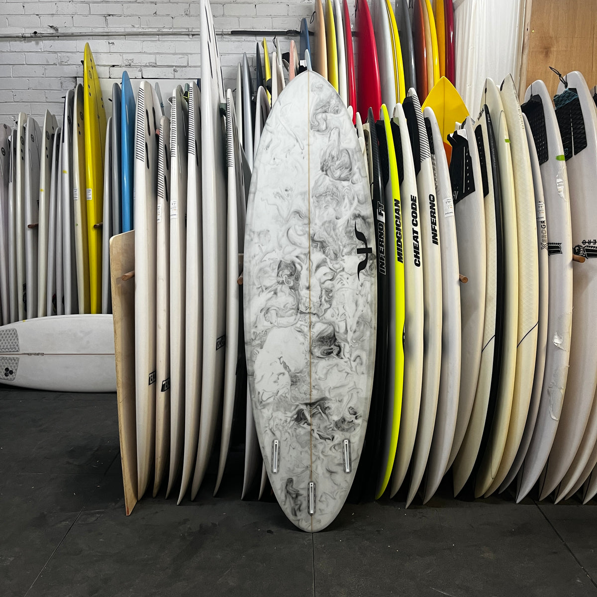 Psillakis 2+1 twinny 6'2" secondhand surfboards bottom view