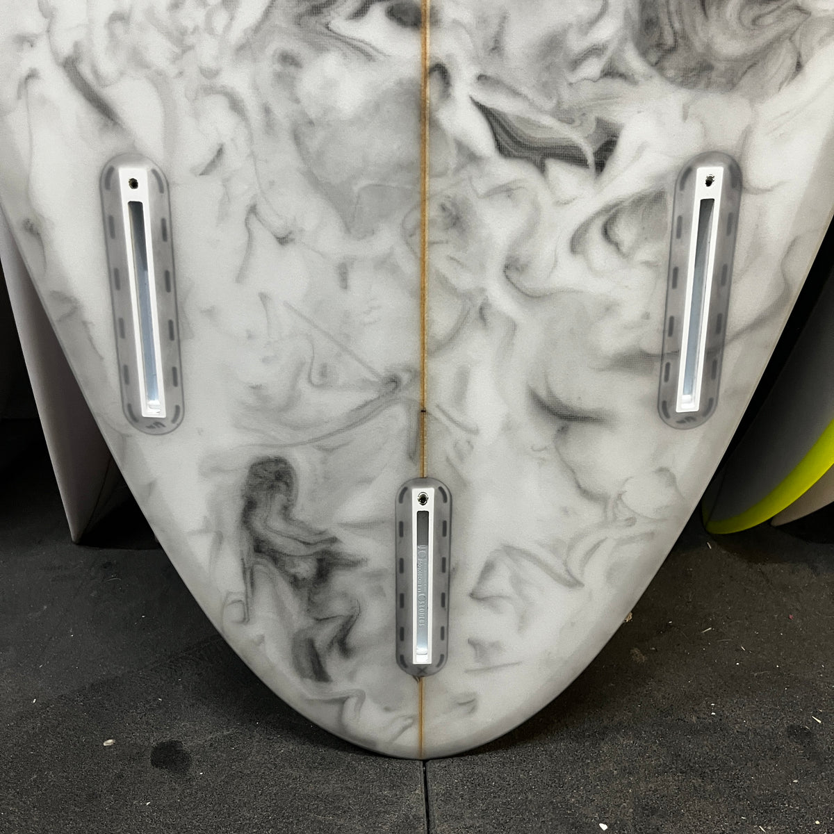 Psillakis 2+1 twinny 6'2" secondhand surfboards fin box close-up