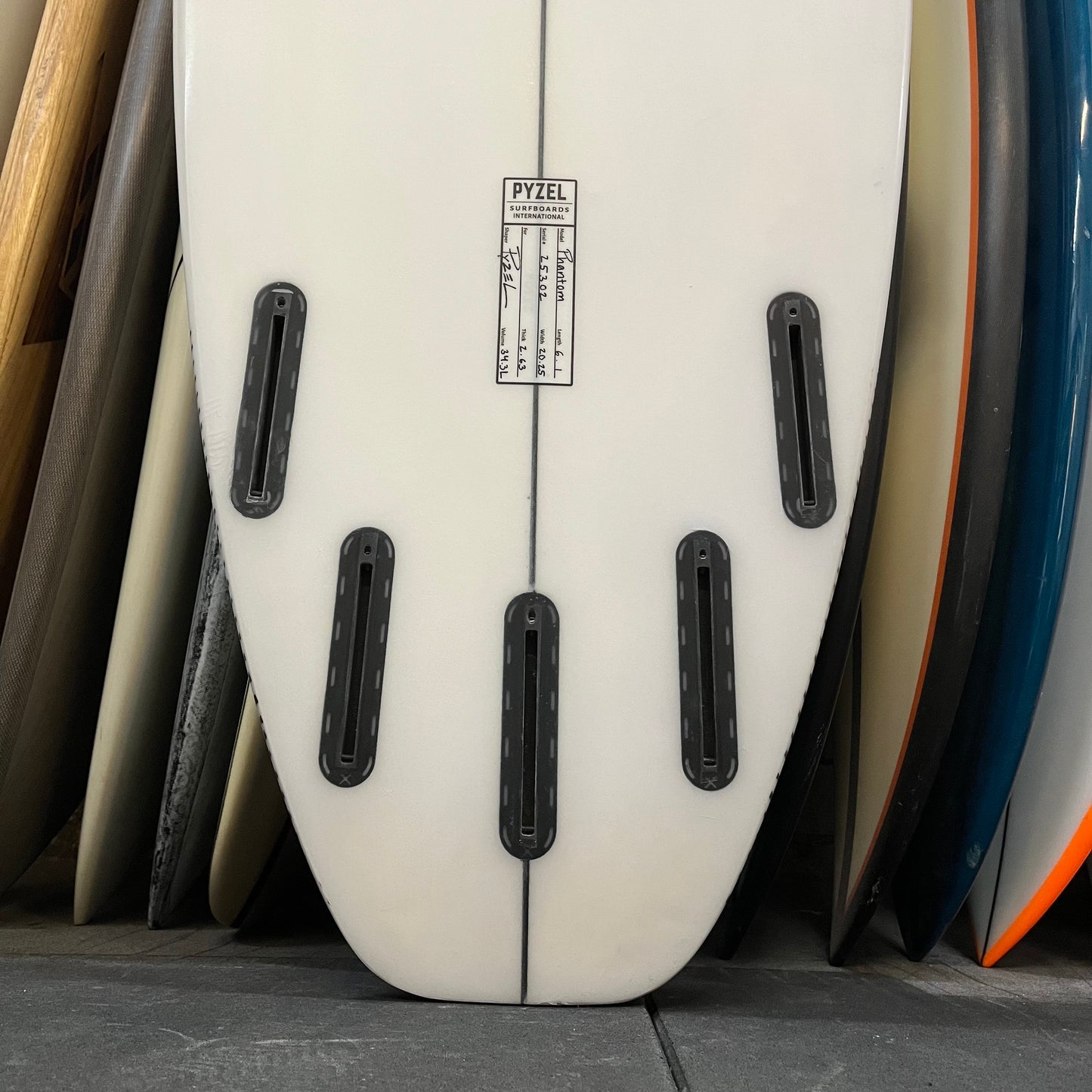 Pyzel Phantom 6'1" secondhand surfboard fin box close-up
