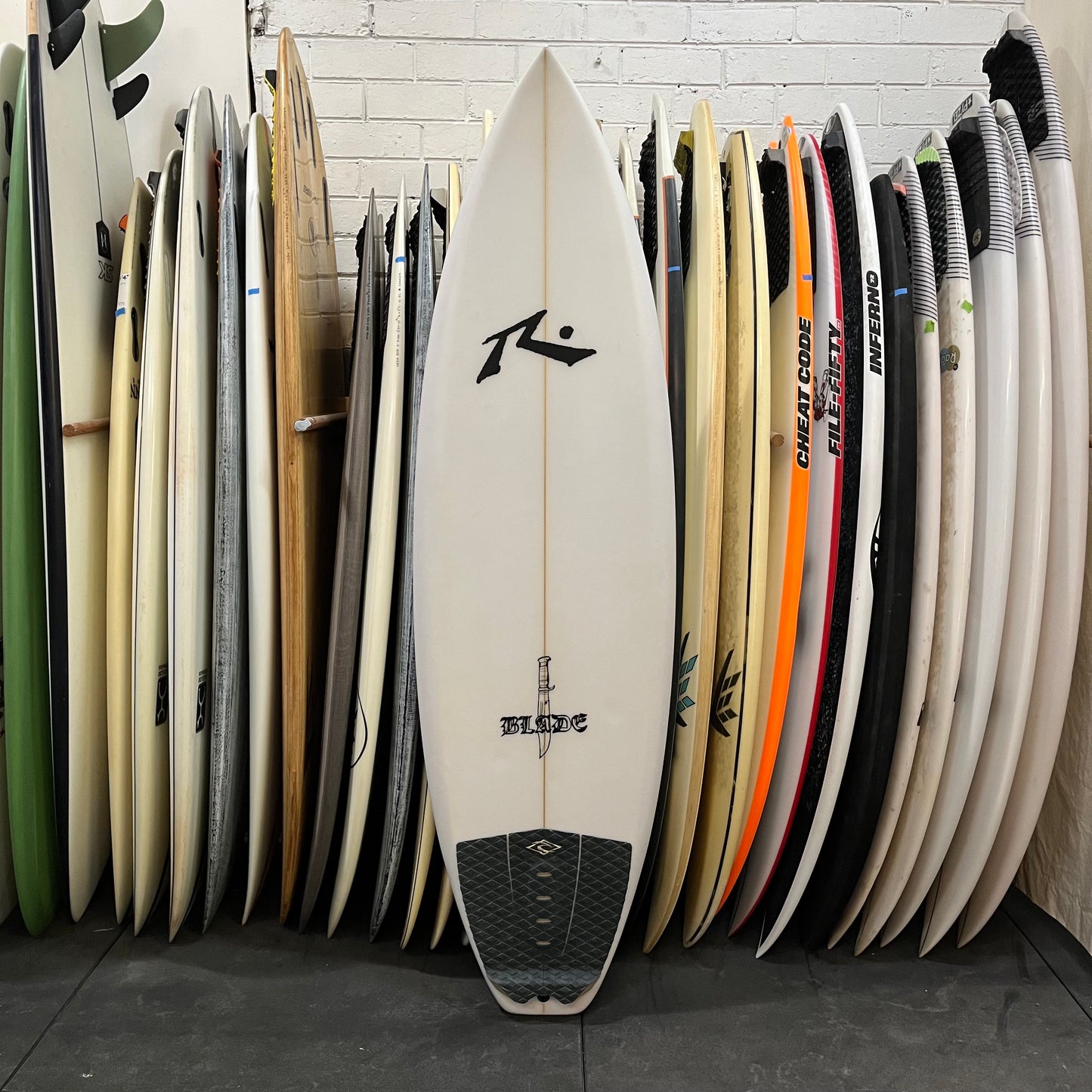 Rusty Blade 5'11" secondhand surfboard top view