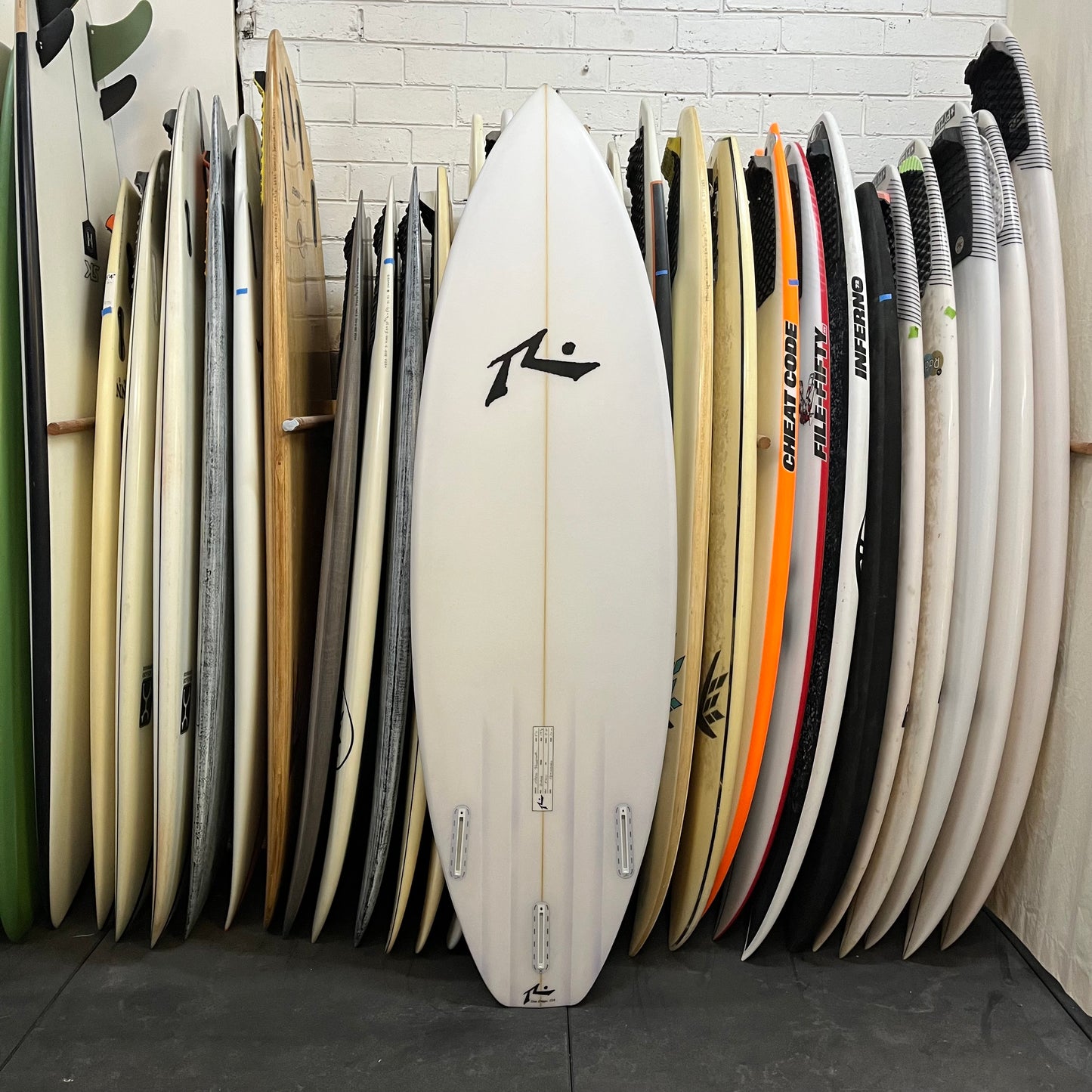 Rusty Blade 5'11" secondhand surfboard bottom view