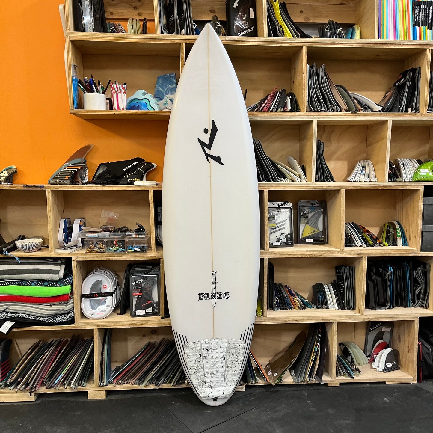 Rusty Blade rounded pin 6'3" secondhand surfboard top view