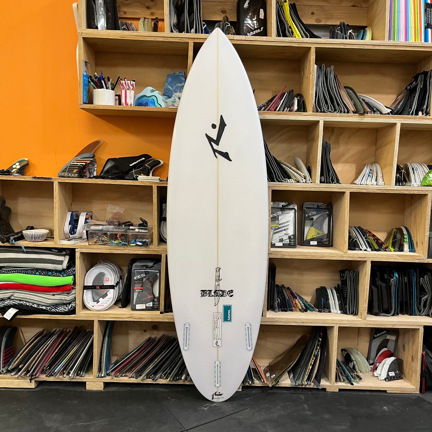 Rusty Blade rounded pin 6'3" secondhand surfboard bottom view