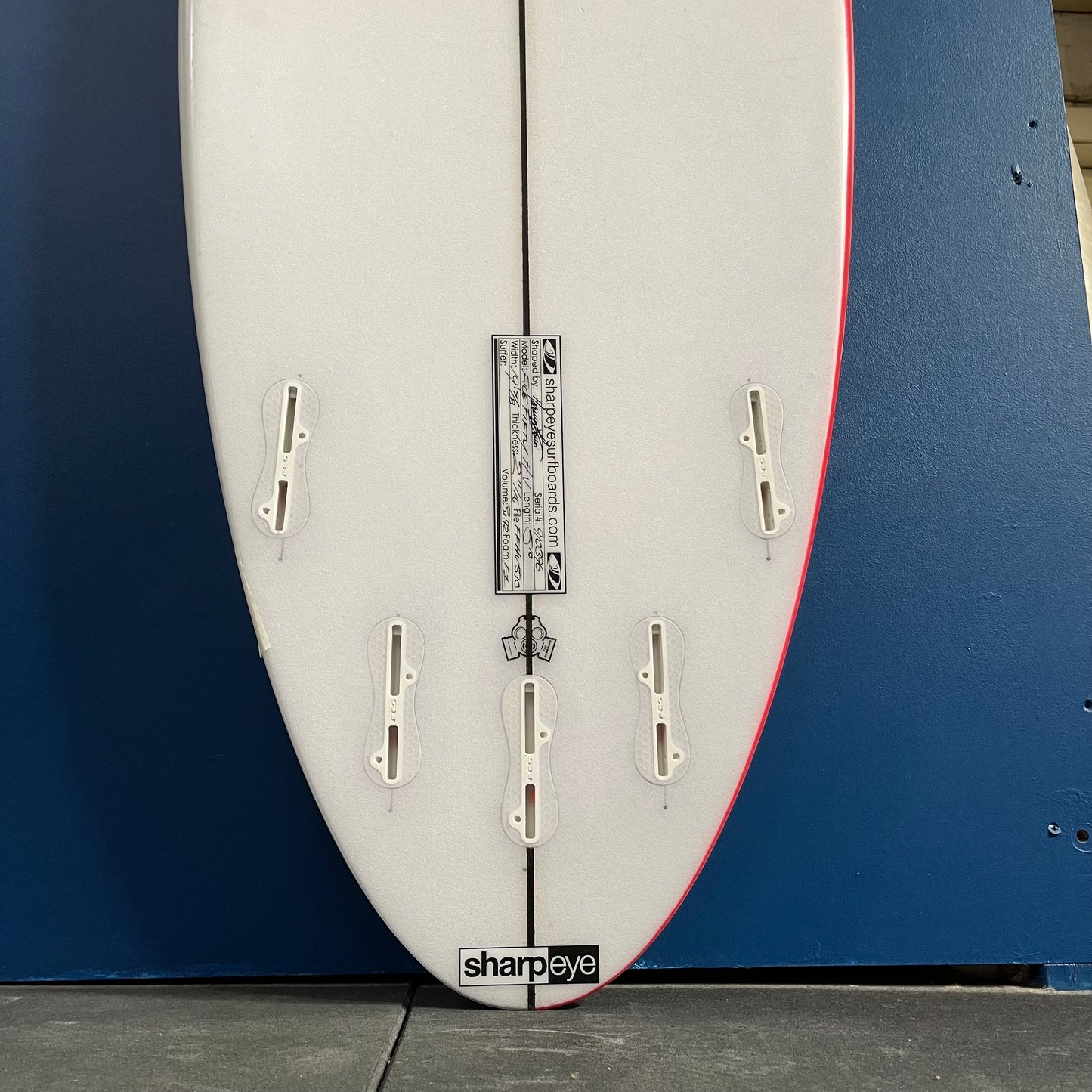 Sharpeye File Fifty HV 5'10" secondhand surfboard fin box close-up