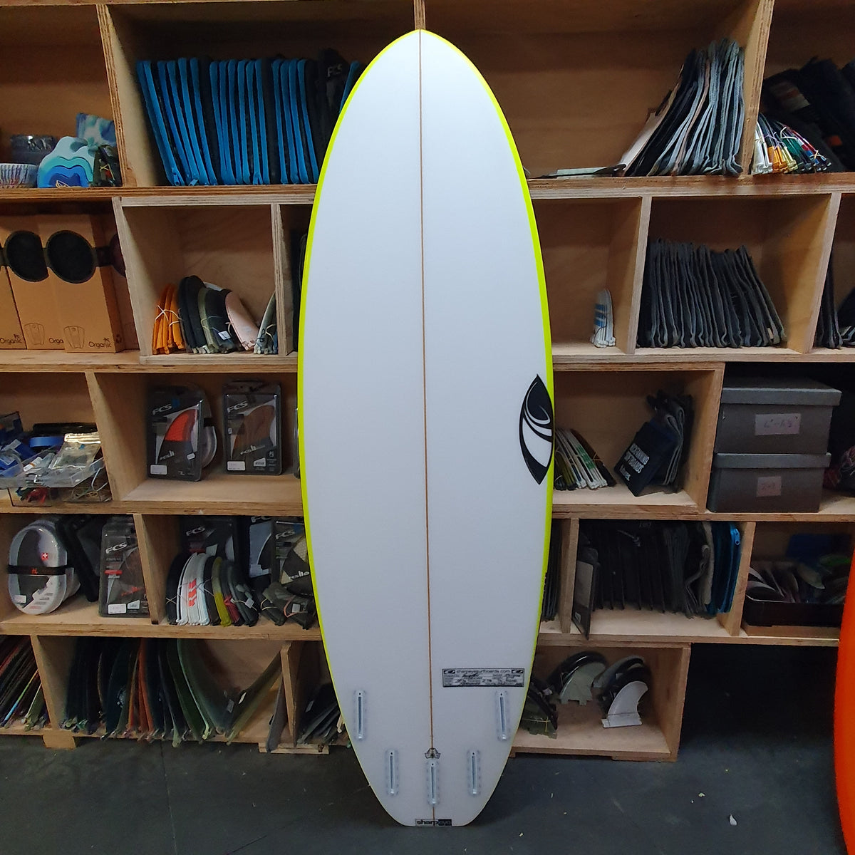Sharpeye Midgician 5'10" secondhand surfboards bottom view