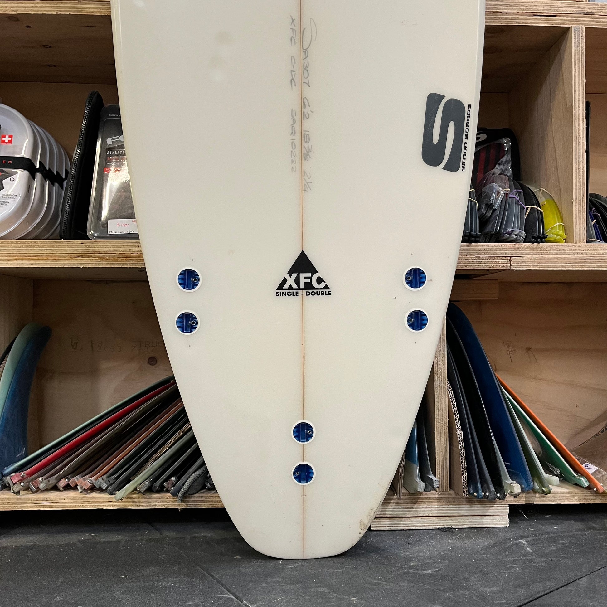 Simon Anderson XFC 6'2" secondhand surfboard fin box close-up