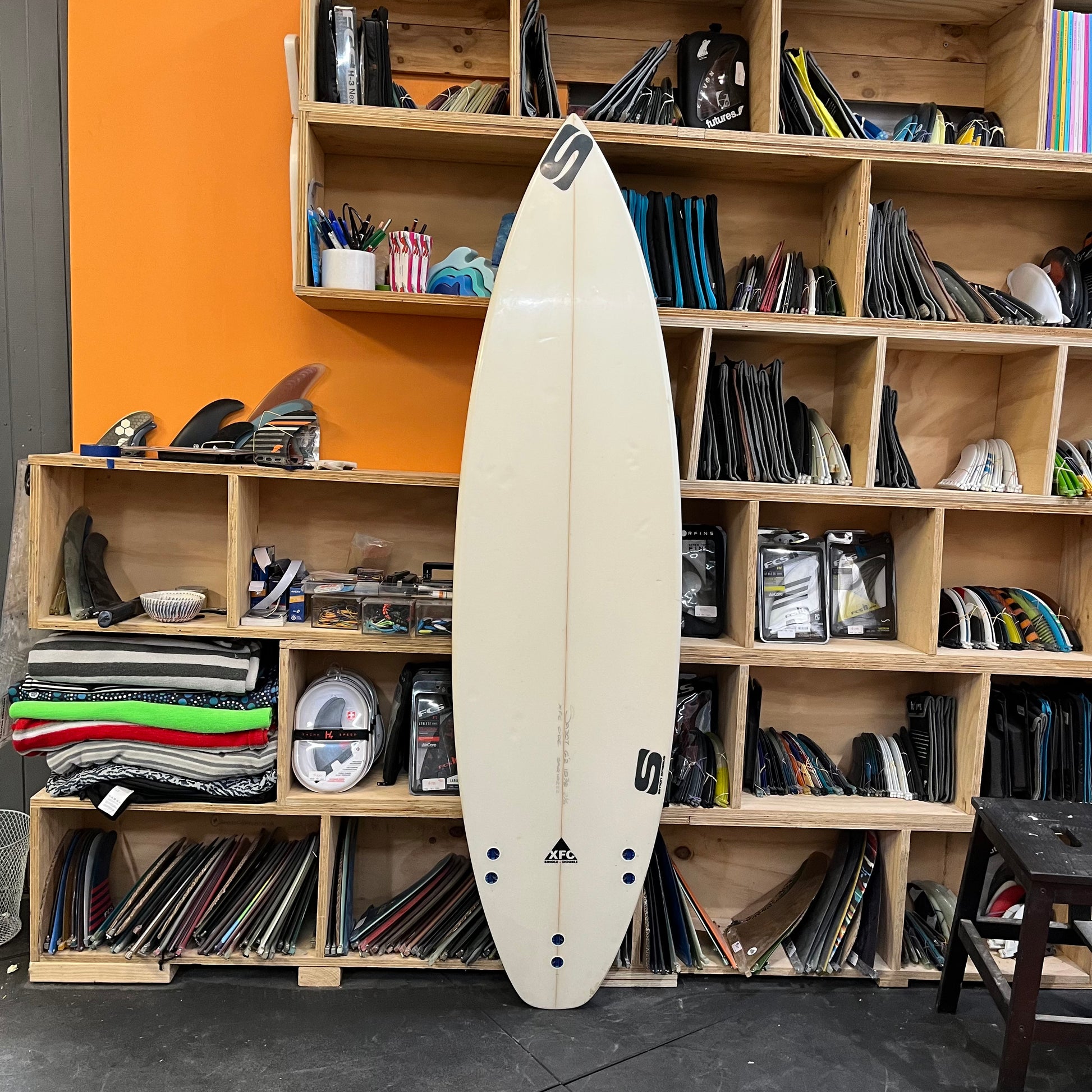 Simon Anderson XFC 6'2" secondhand surfboard bottom view