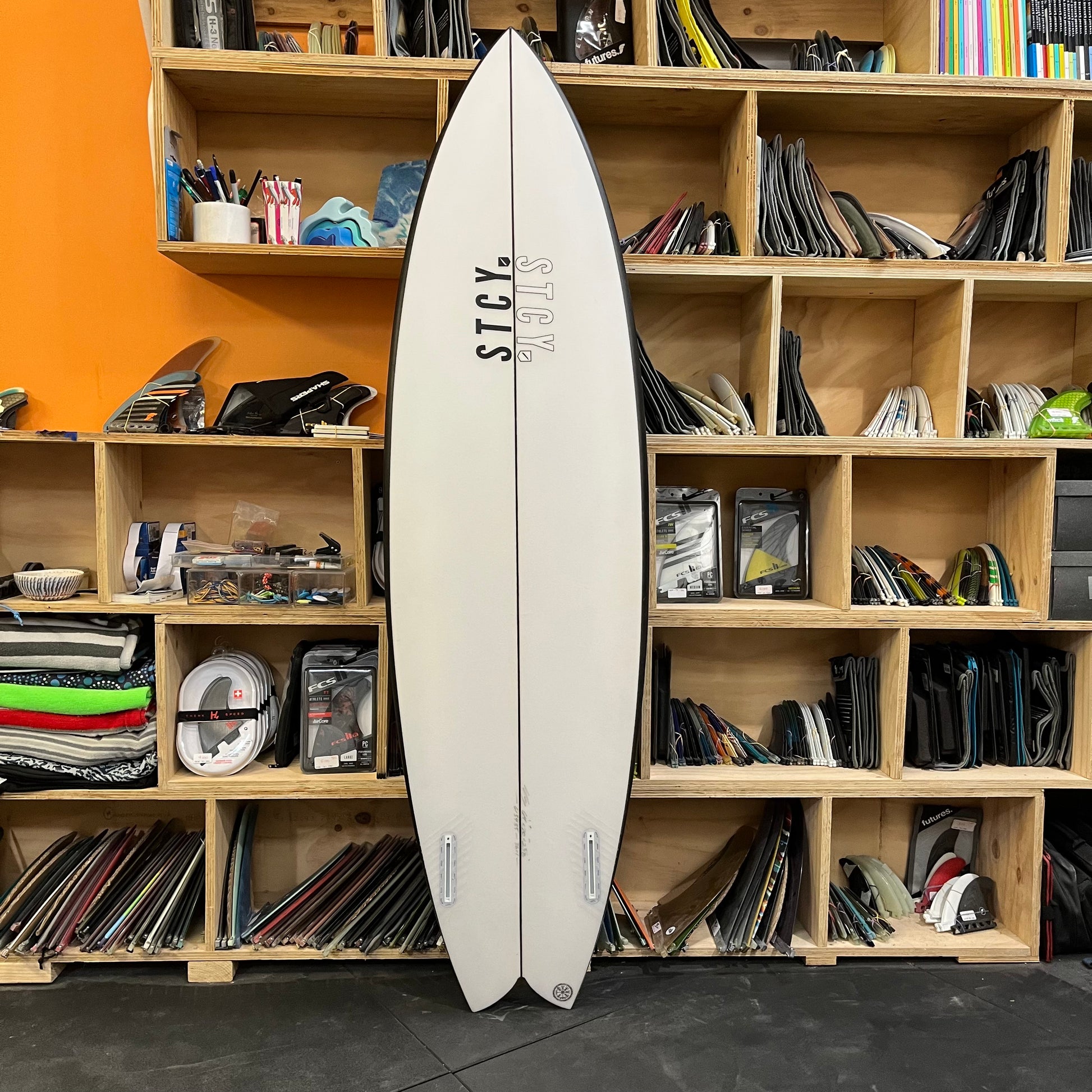 Stacey Binggal Bulaa 6'4" secondhand surfboard bottom view
