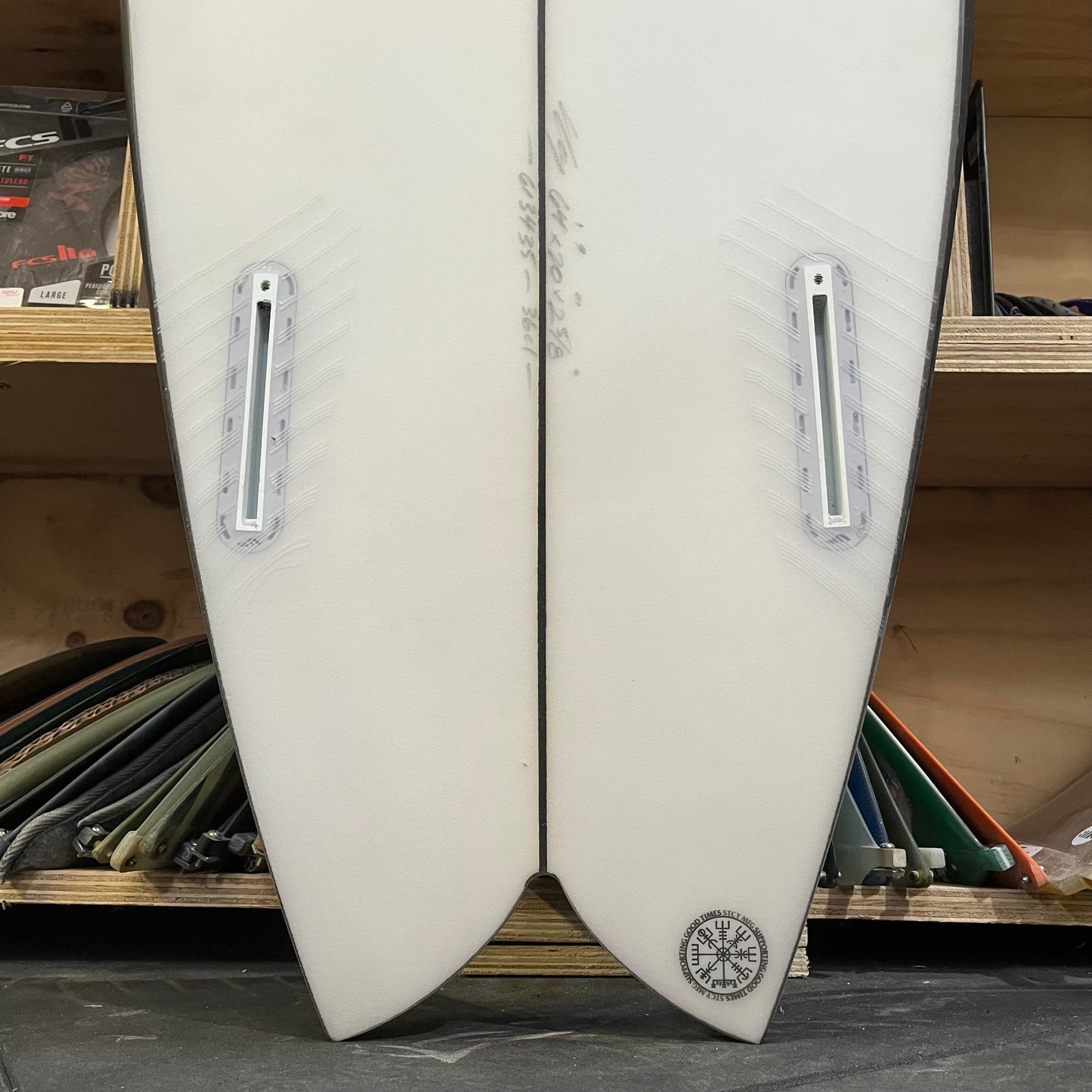Stacey Binggal Bulaa 6'4" secondhand surfboard fin box close-up