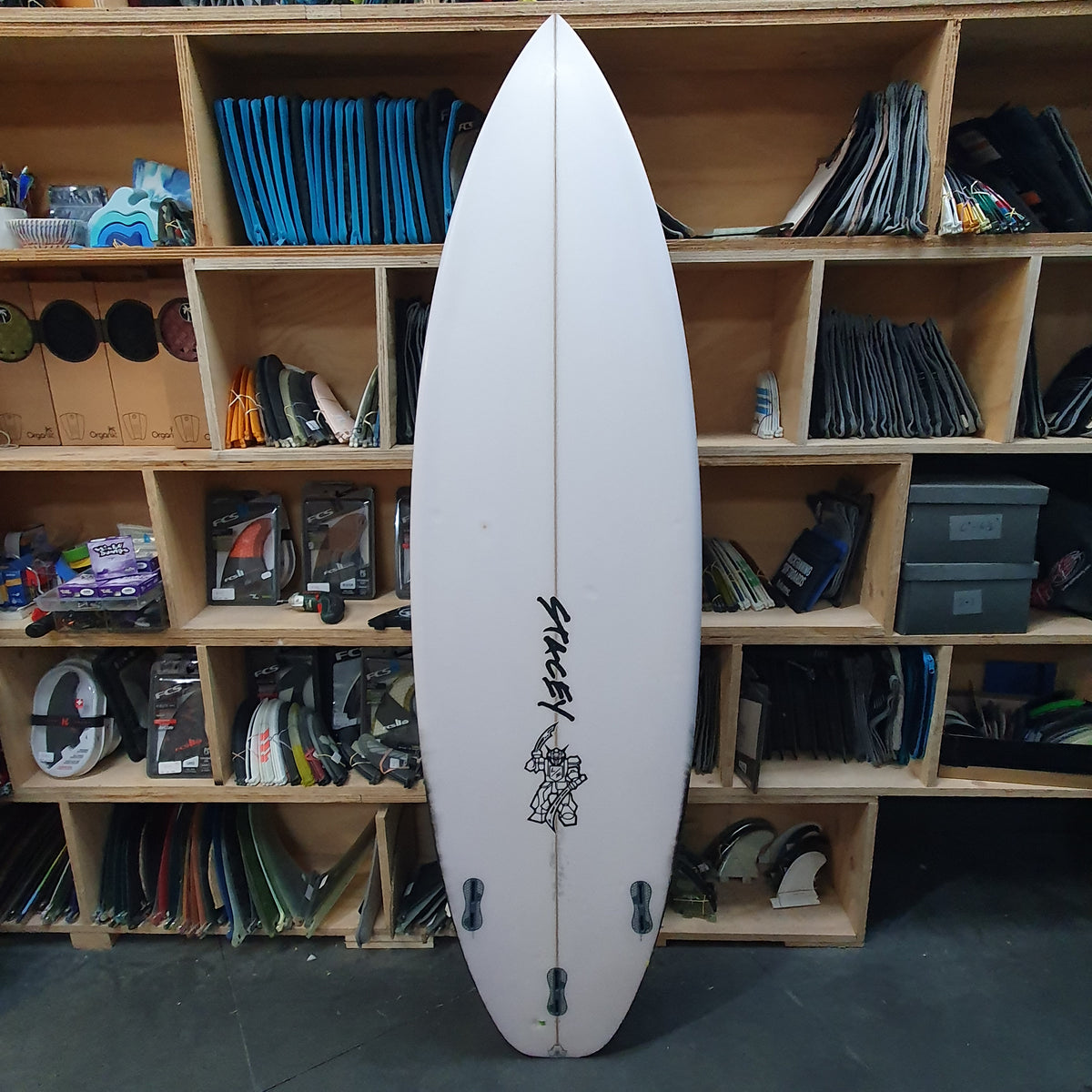 Stacey Grizzly 6'1" secondhand surfboards bottom view