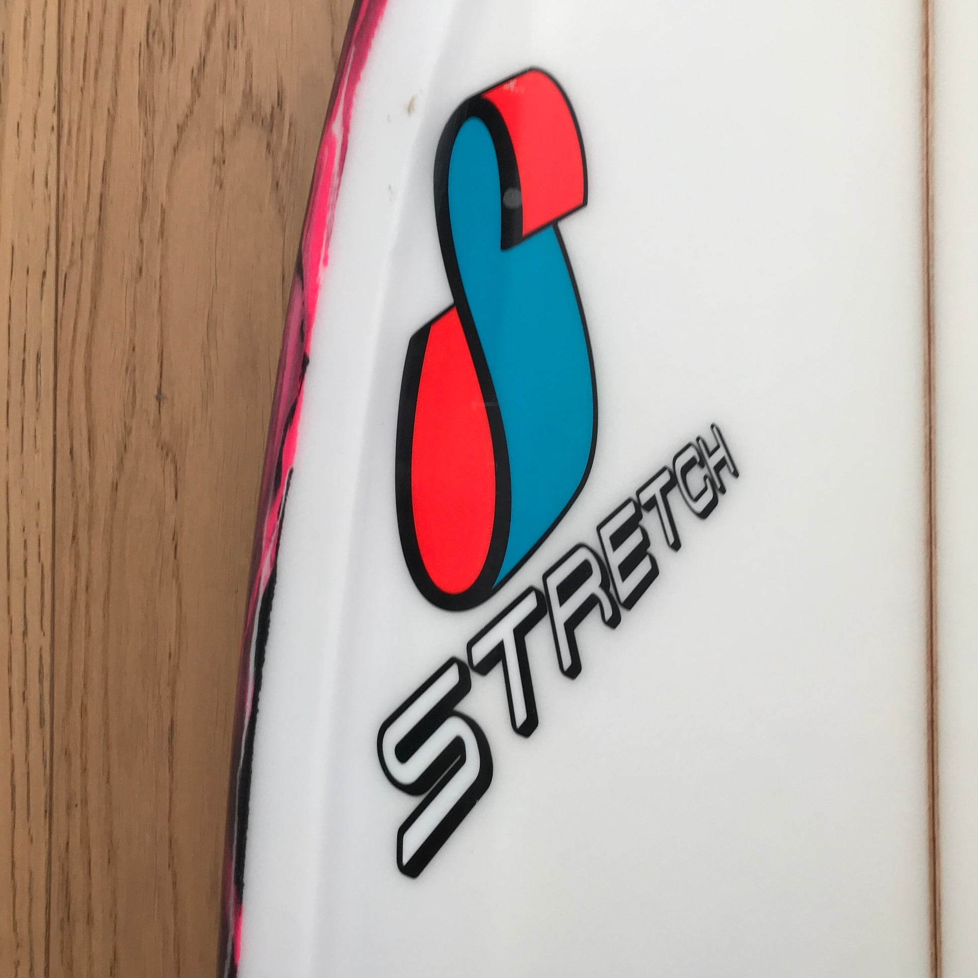Stretch Super Buzz 5'6" secondhand surfboard brand logo close-up