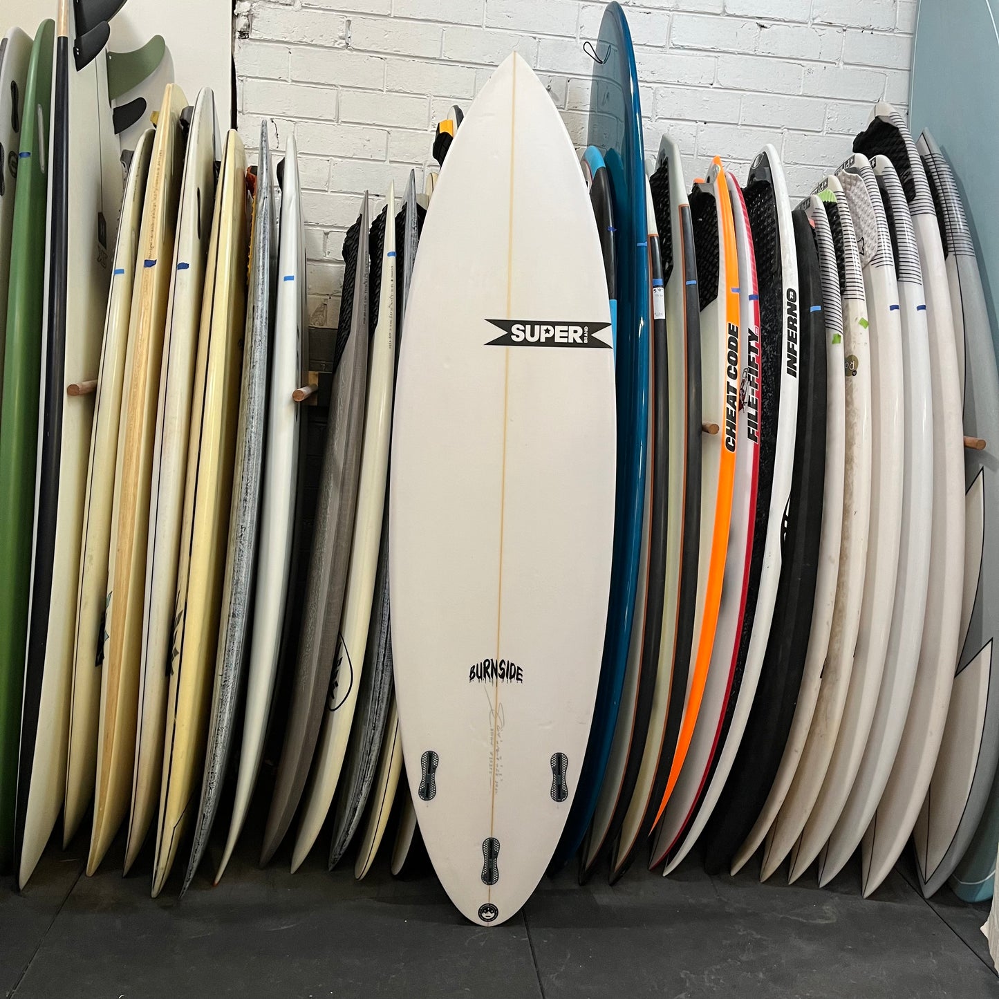 Superbrand Burnside 6'4" secondhand surfboard bottom view