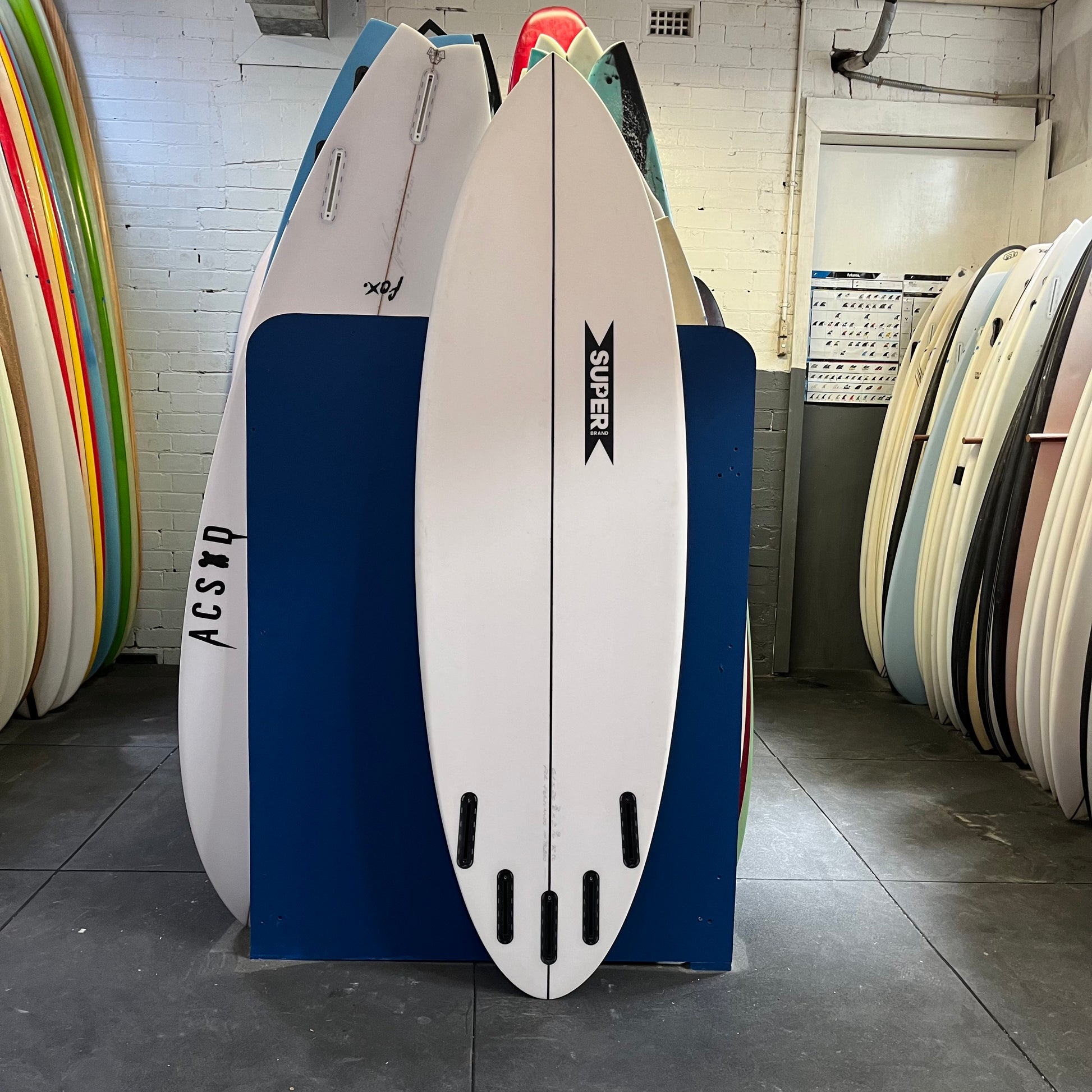 Superbrand Pig Dog 6'1" secondhand surfboard bottom view