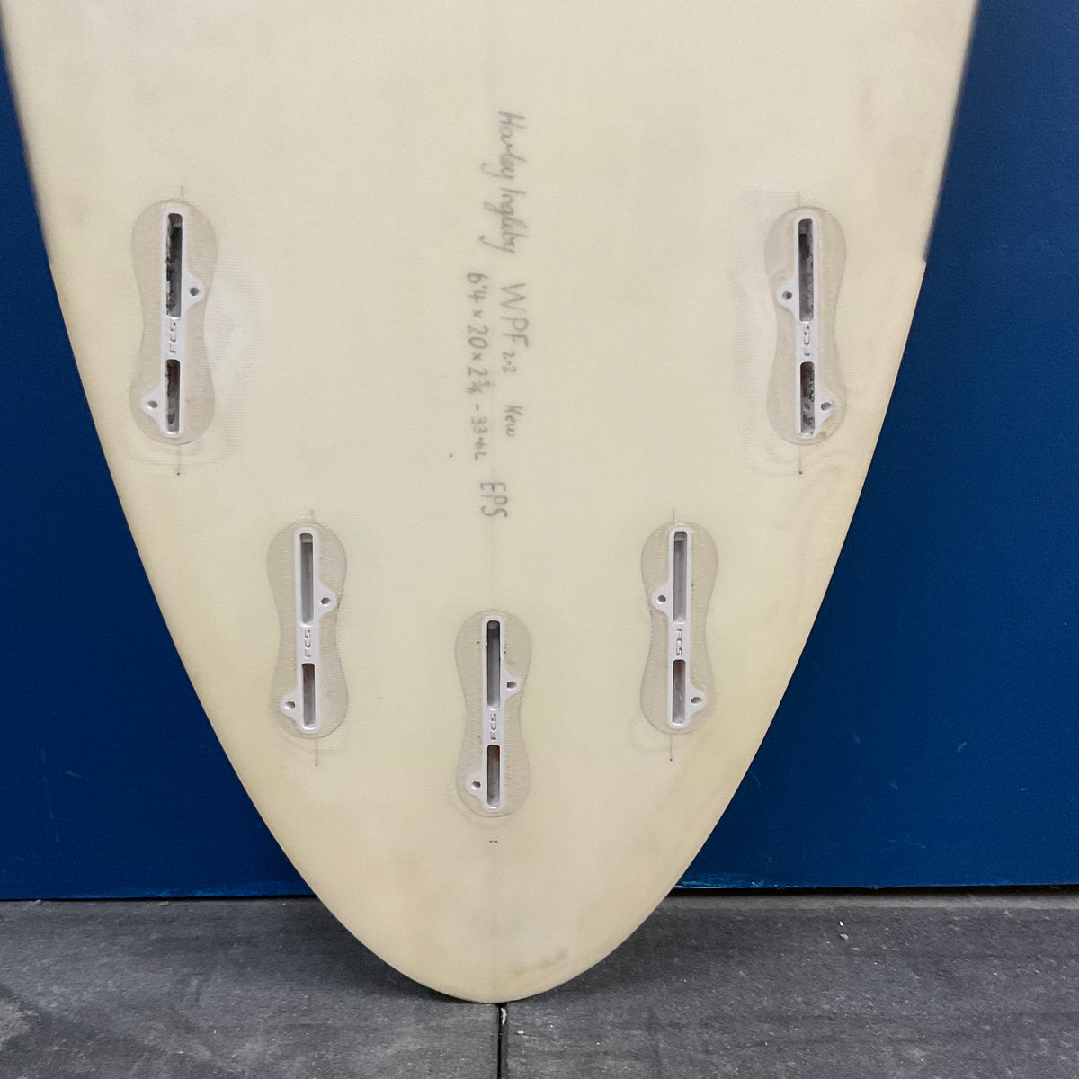 Tolhurst Harley Ingleby WPF 6’4” secondhand surfboards fin box close-up