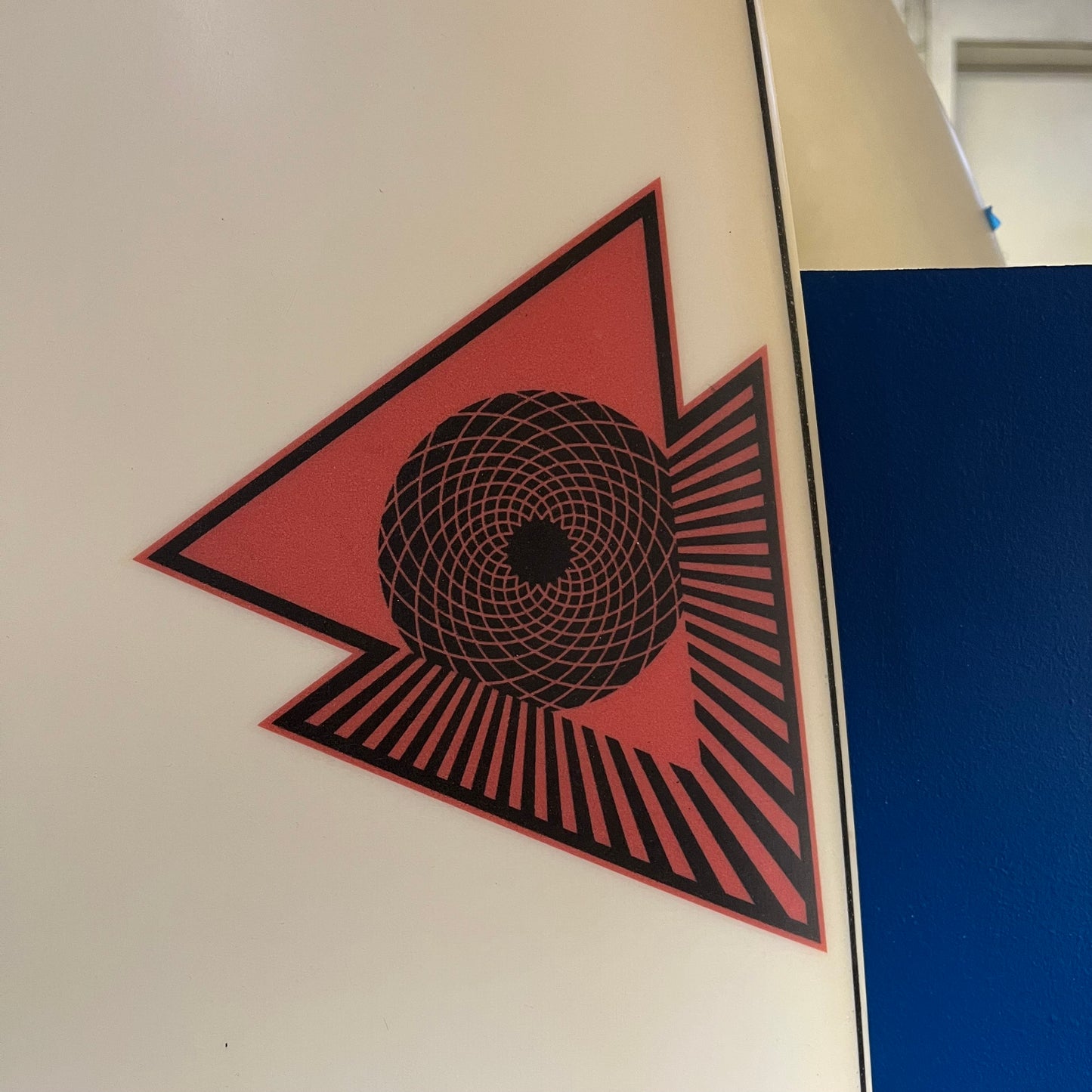 Tomo Evo 5'6" secondhand surfboard logo close-up