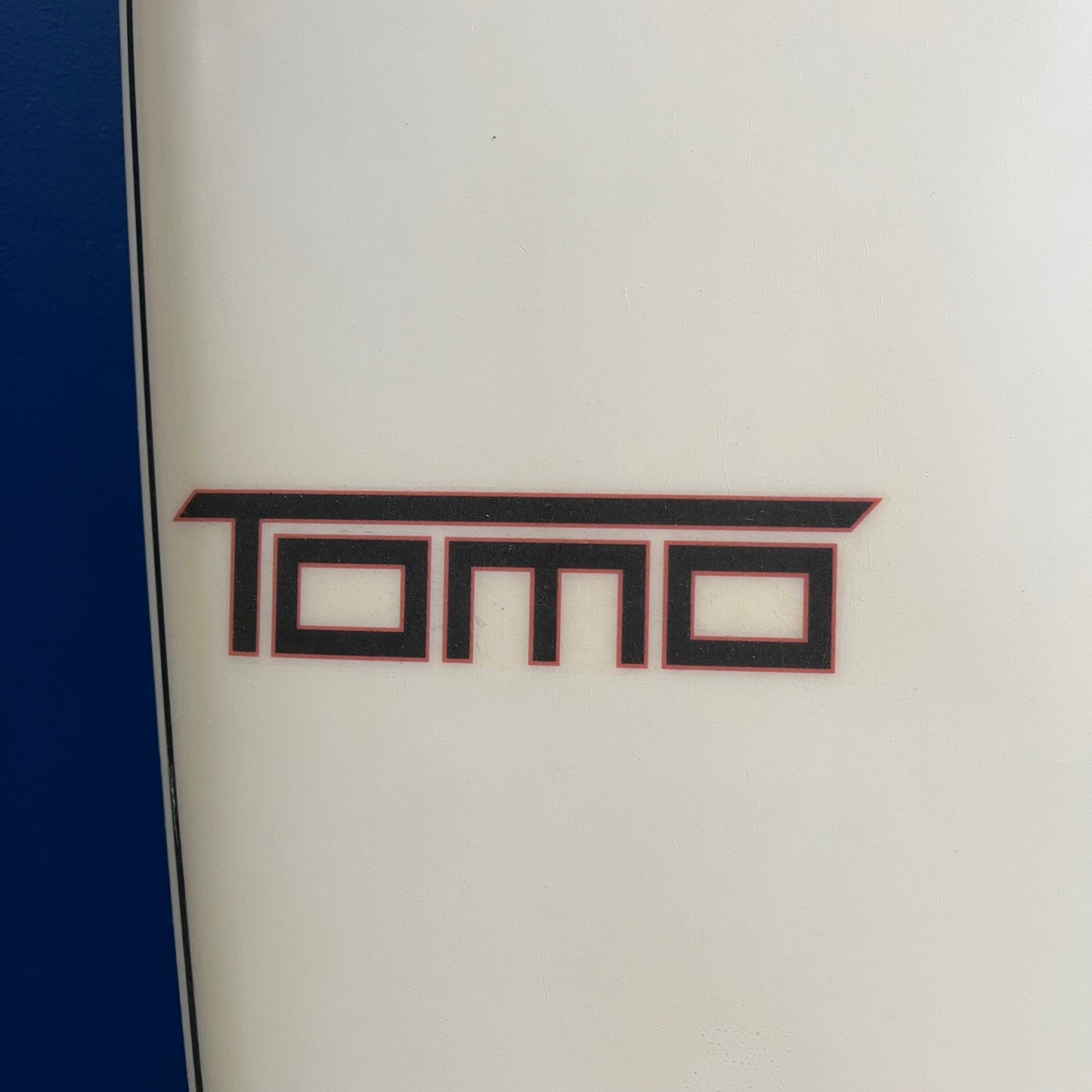 Tomo Evo 5'6" secondhand surfboard brand logo close-up