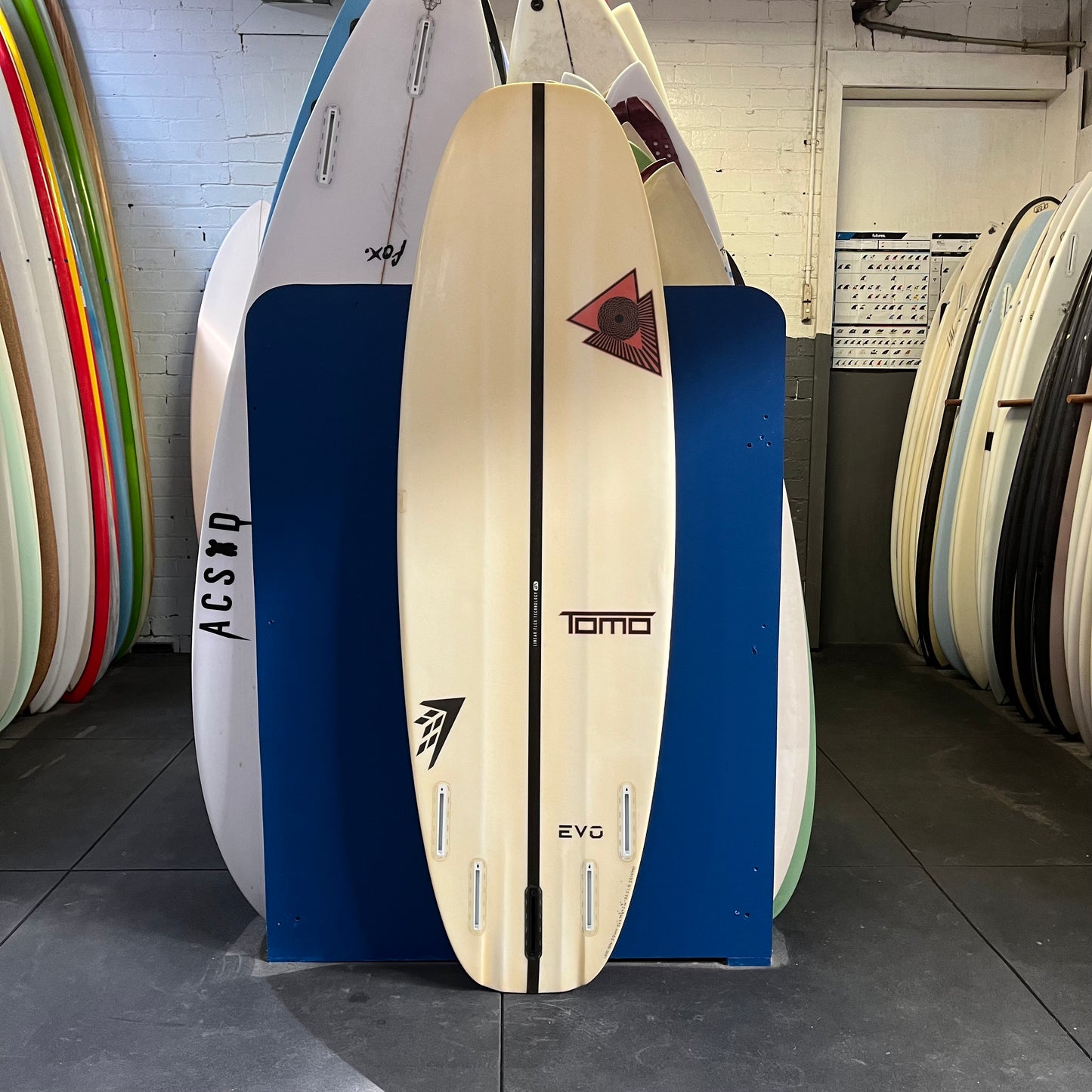 Tomo Evo 5'6" secondhand surfboard bottom view