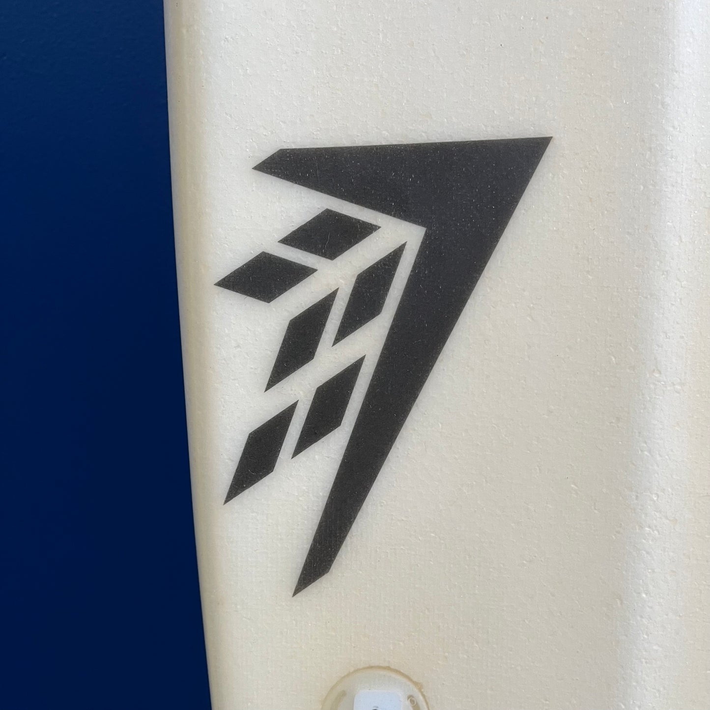Tomo Evo 5'6" secondhand surfboard brand logo close-up