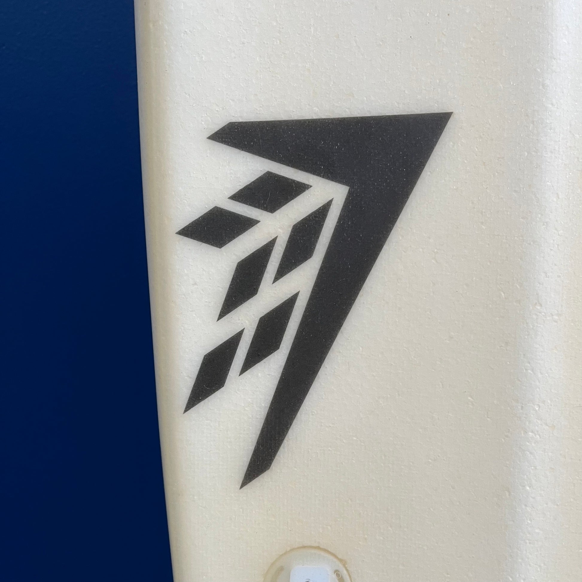 Tomo Evo 5'6" secondhand surfboard brand logo close-up