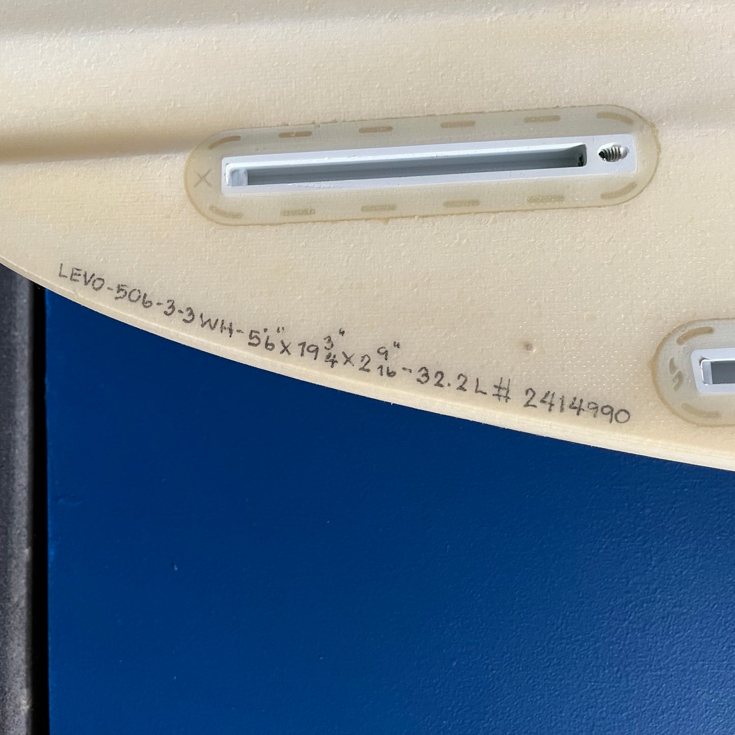 Tomo Evo 5'6" secondhand surfboard dimensions close-up