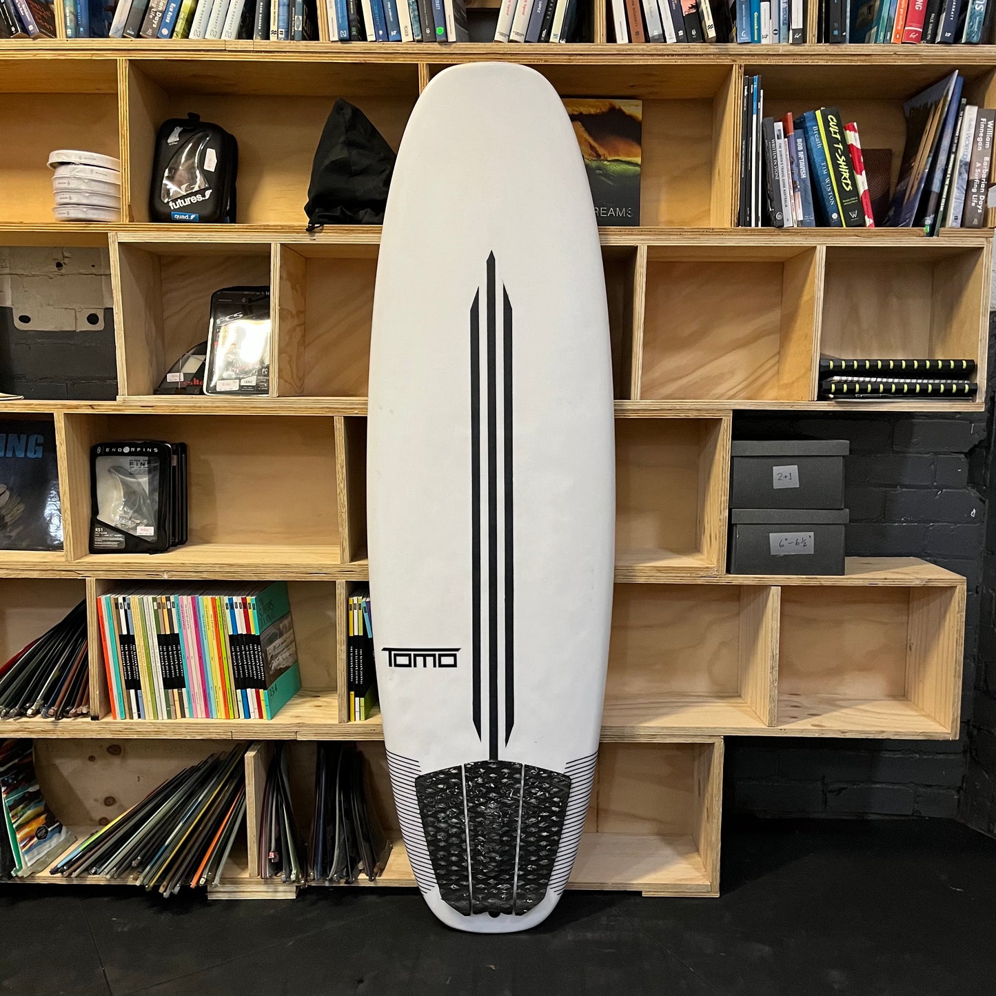 Tomo Evo Tomo Tech EPS 5'11" secondhand surfboard top view