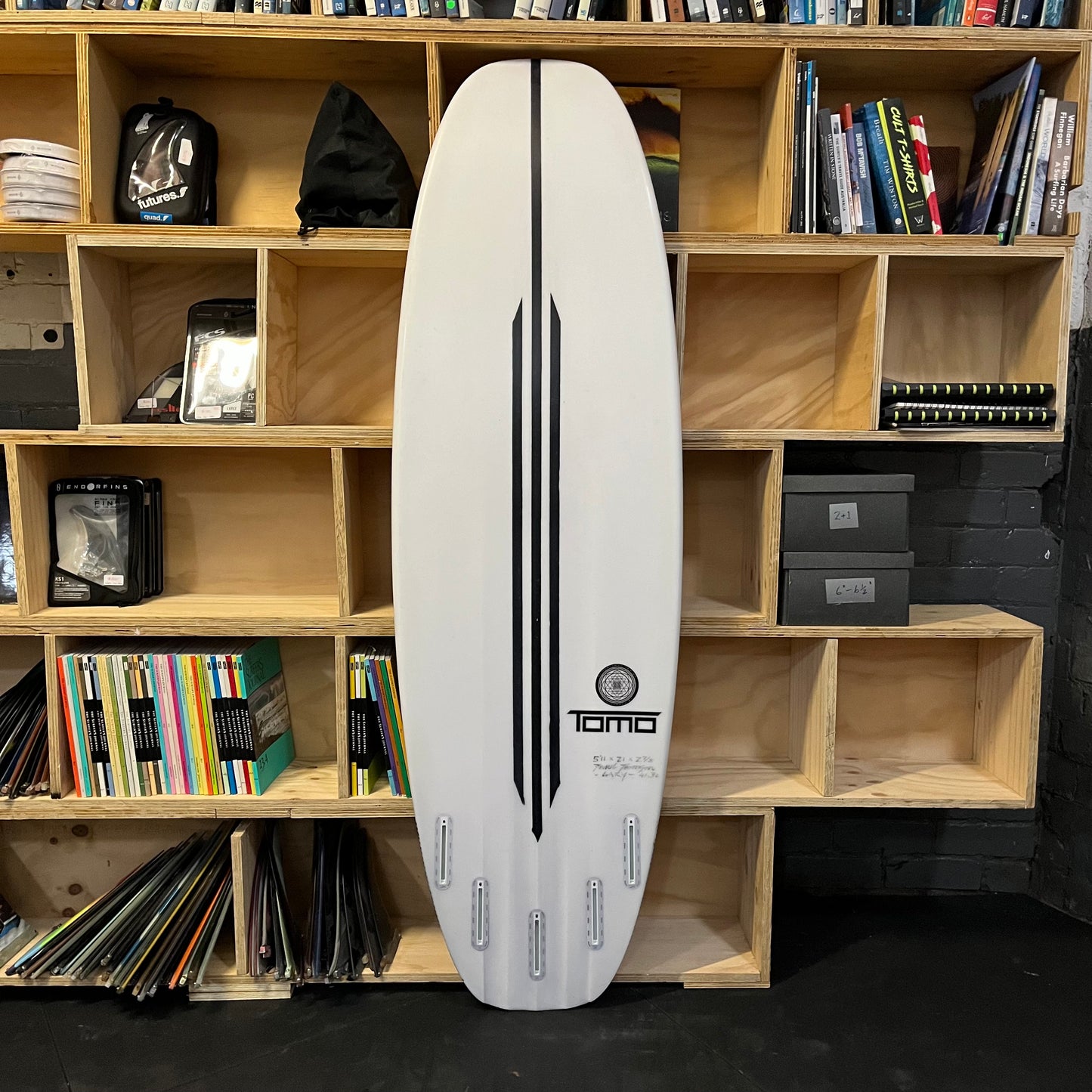 Tomo Evo Tomo Tech EPS 5'11" secondhand surfboard bottom view