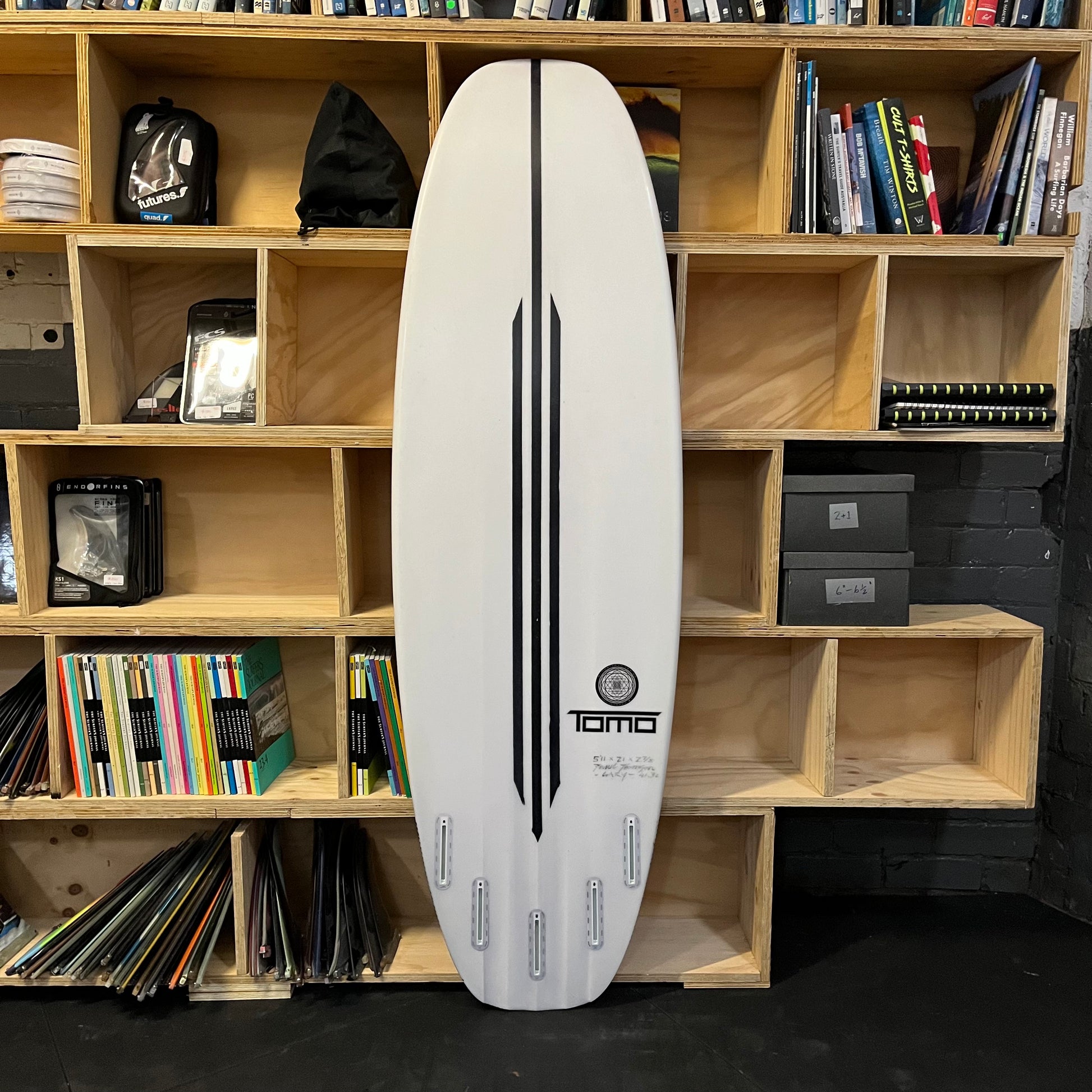 Tomo Evo Tomo Tech EPS 5'11" secondhand surfboard bottom view