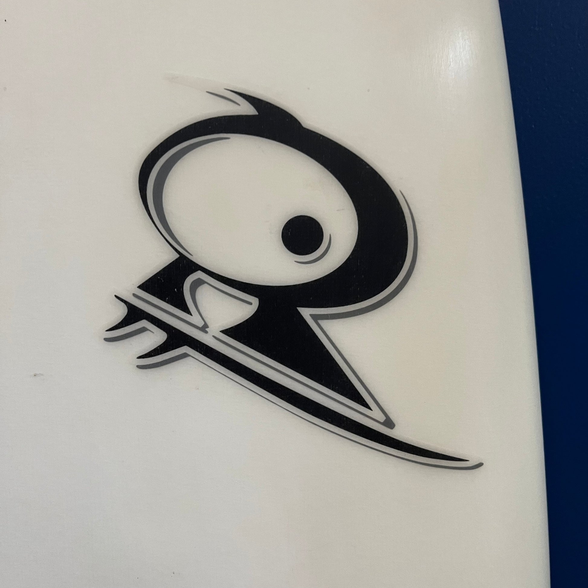 Toniq Summer Sled 5'6" secondhand surfboard brand logo close-up