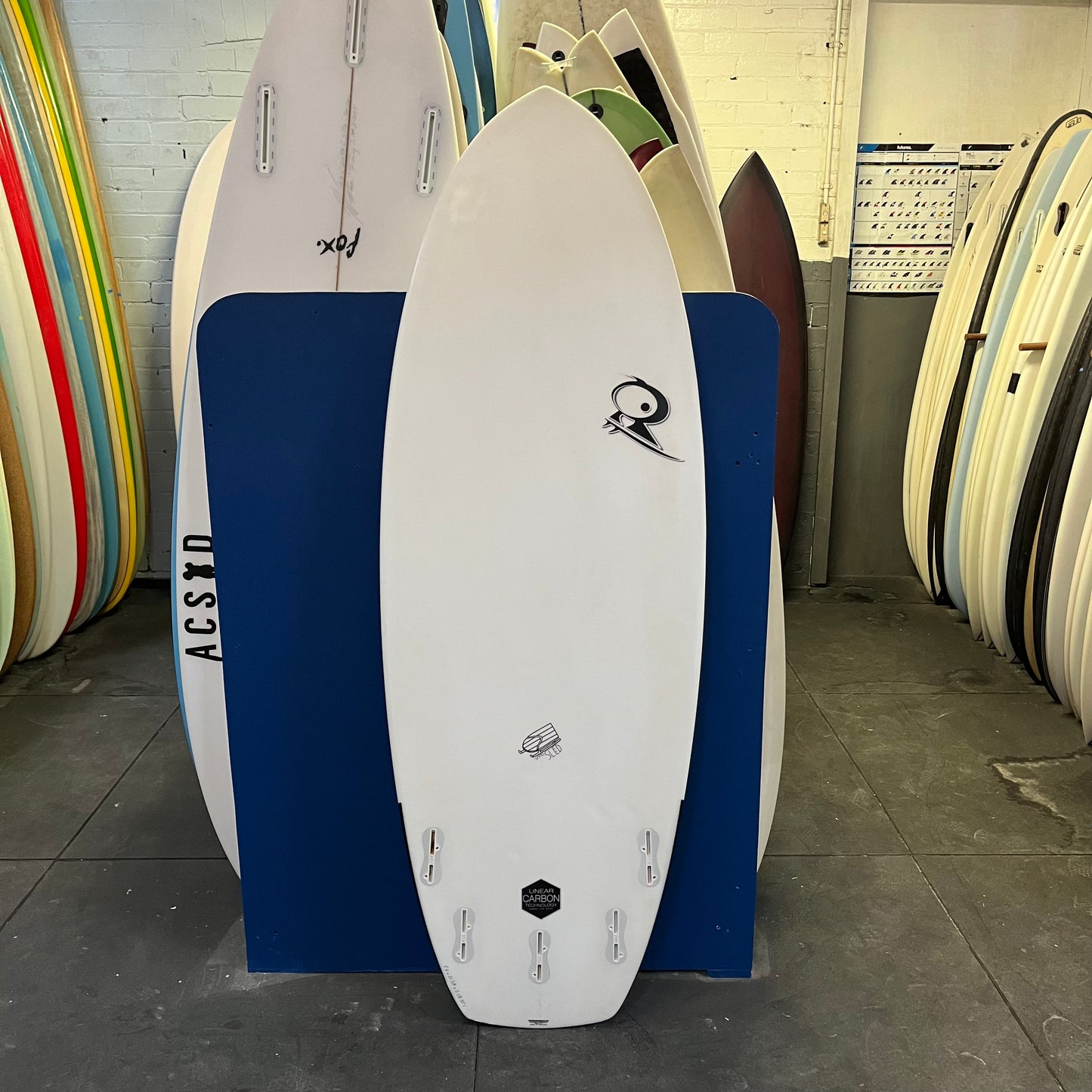 Toniq Summer Sled 5'6" secondhand surfboard bottom view