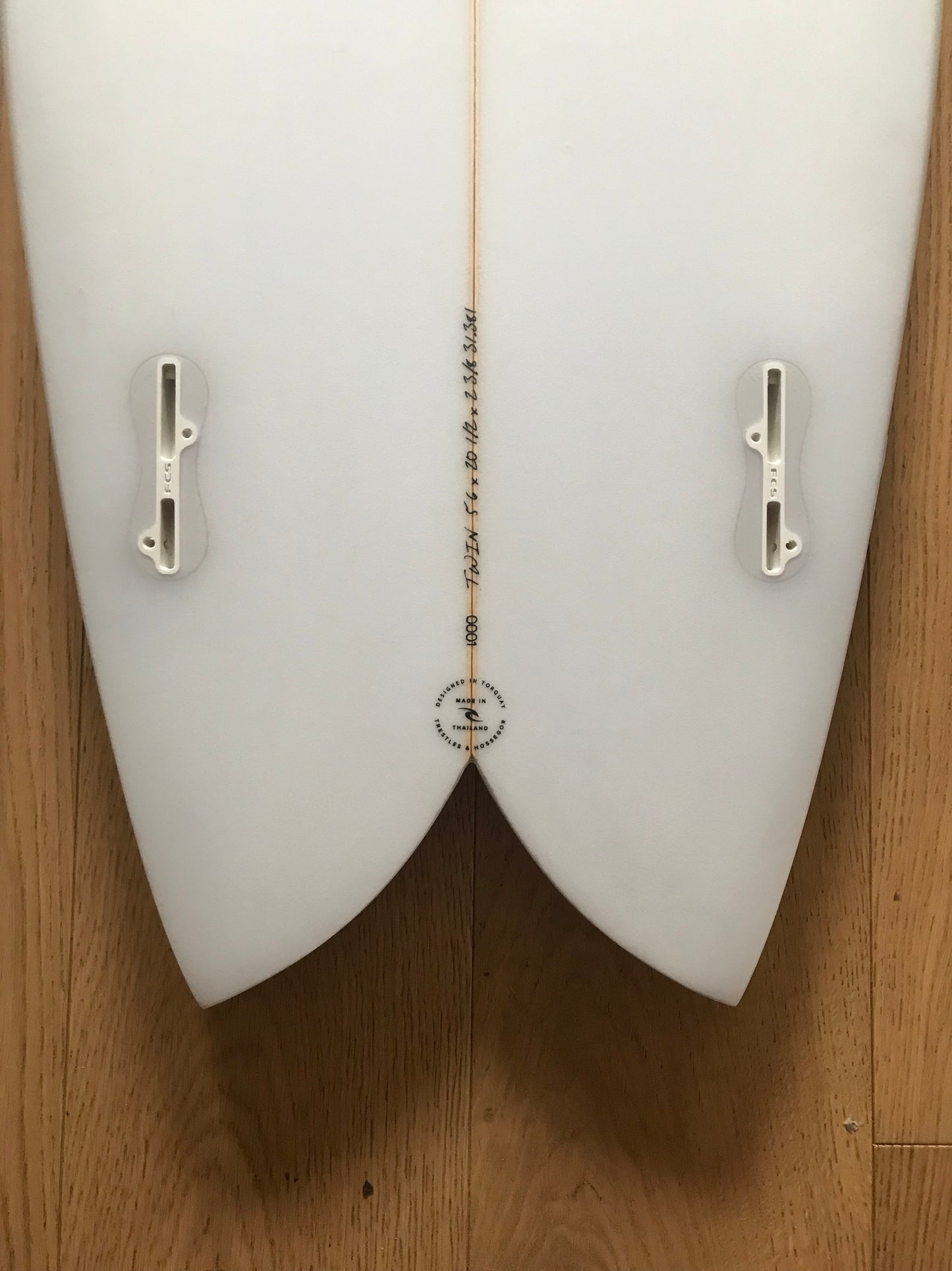 Rip Curl twin fin 5'6" secondhand surfboard fin box close-up