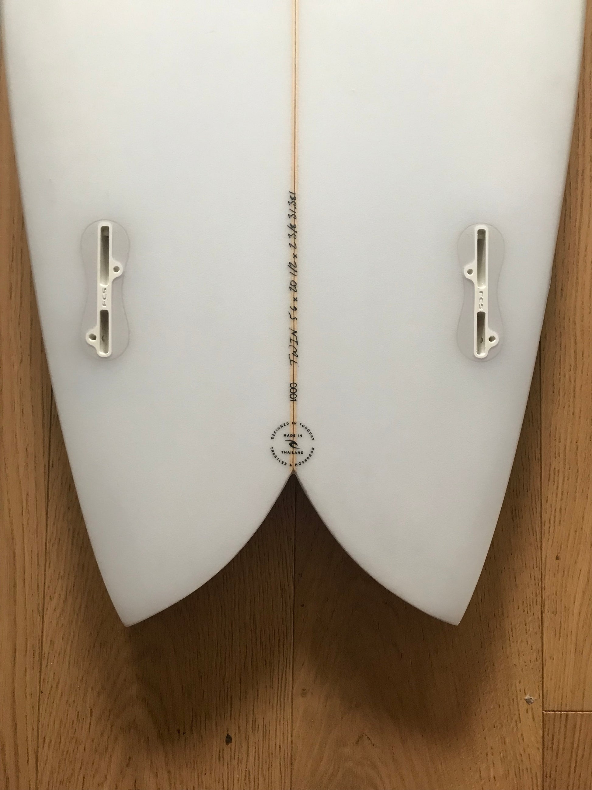 Rip Curl twin fin 5'6" secondhand surfboard fin box close-up